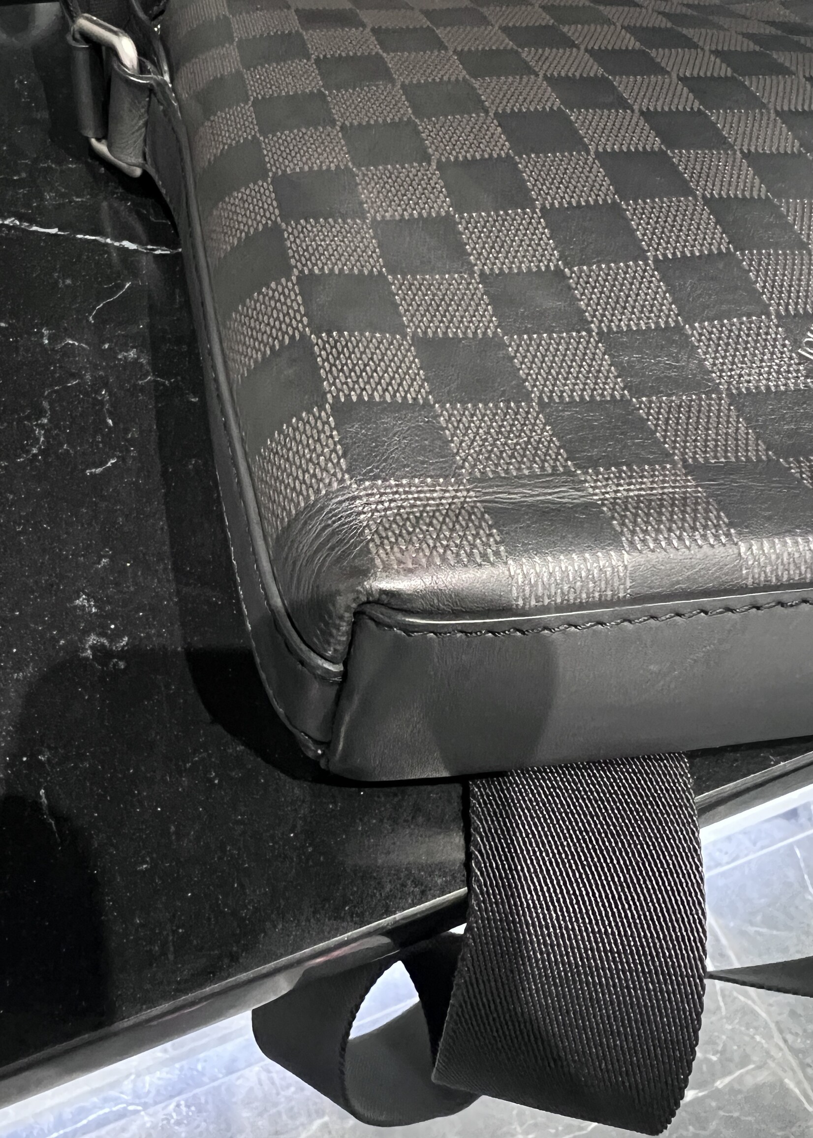 Louis Vuitton SOLD- Louis Vuitton Discovery Messanger