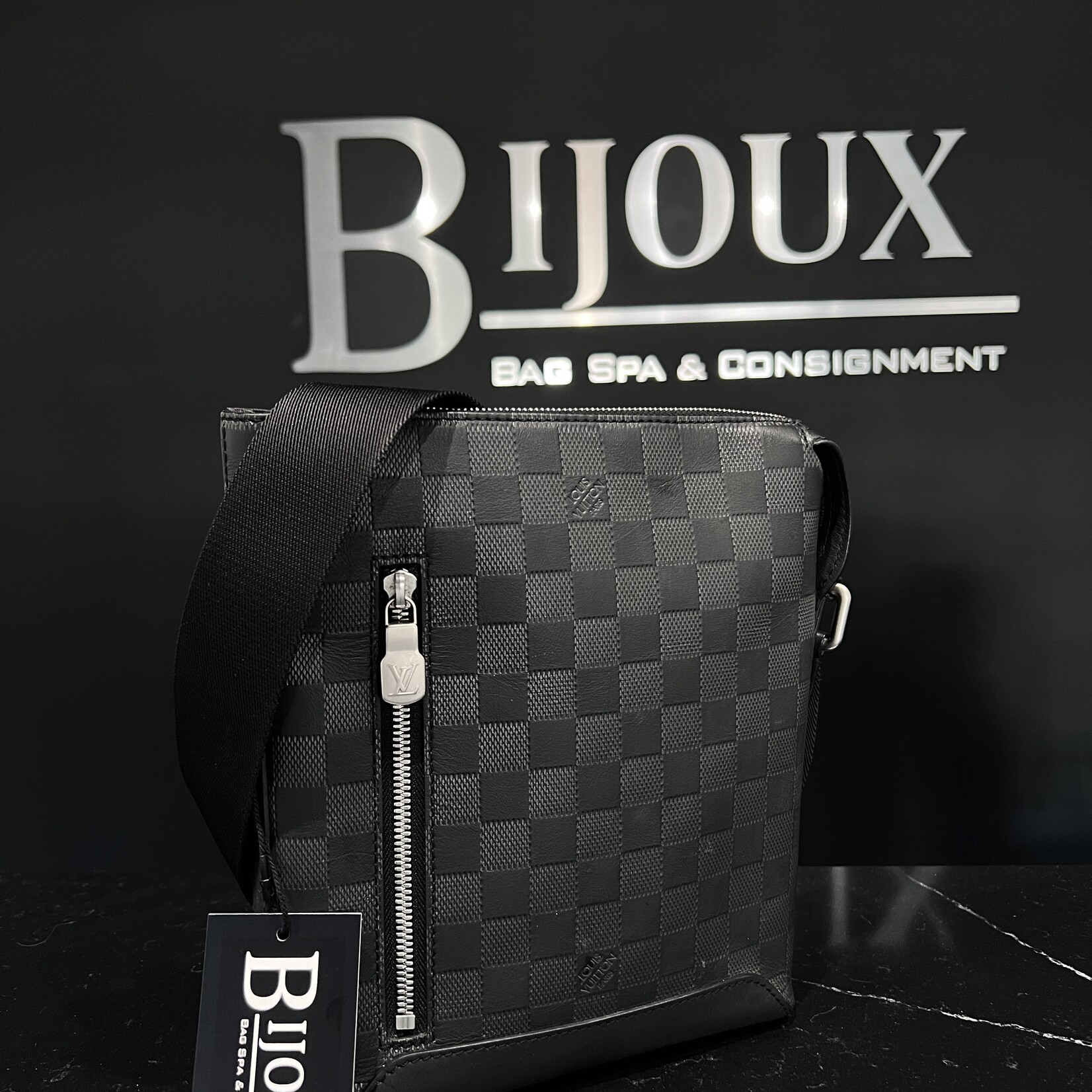 Louis Vuitton SOLD- Louis Vuitton Discovery Messanger