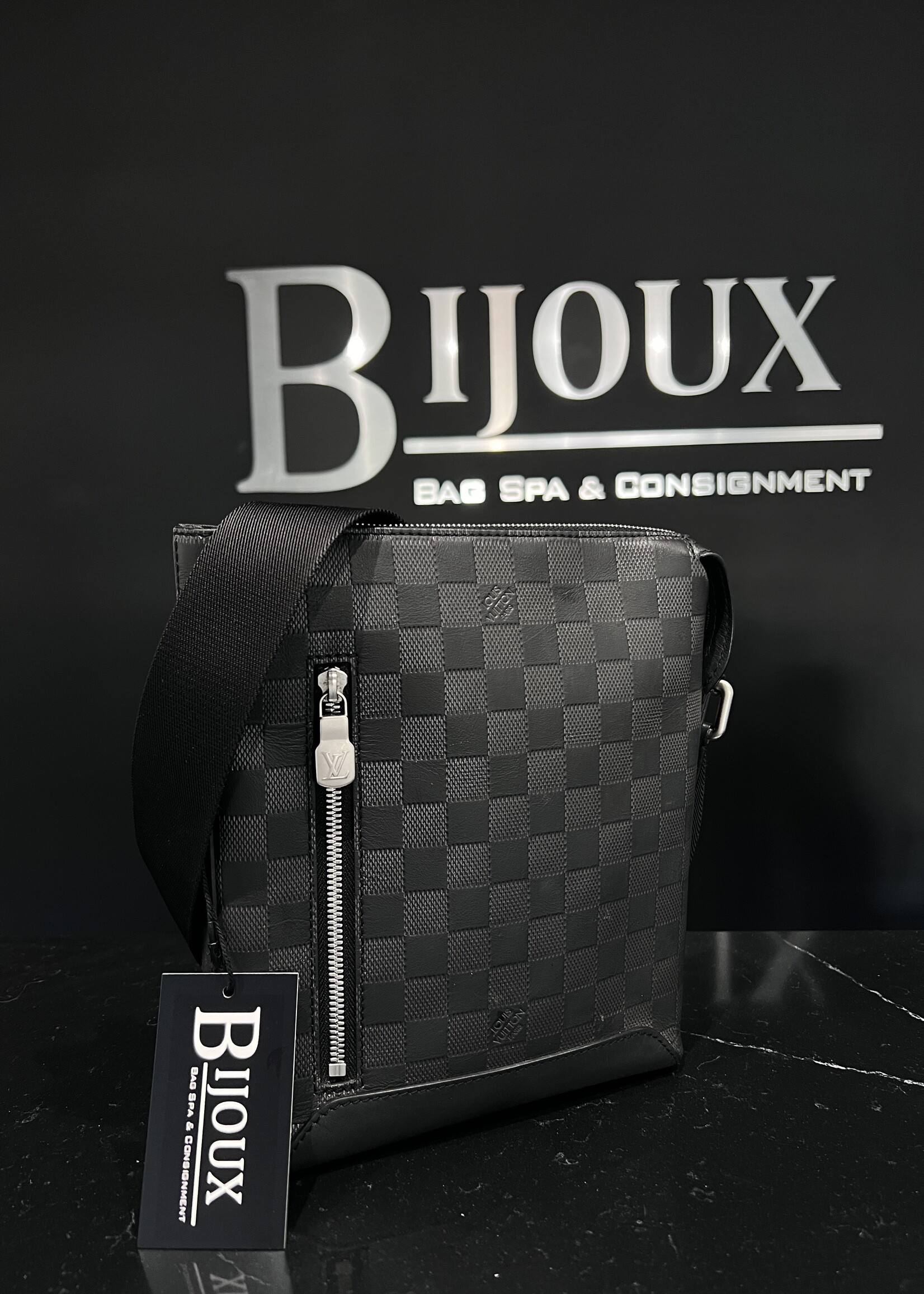 Louis Vuitton SOLD- Louis Vuitton Discovery Messanger