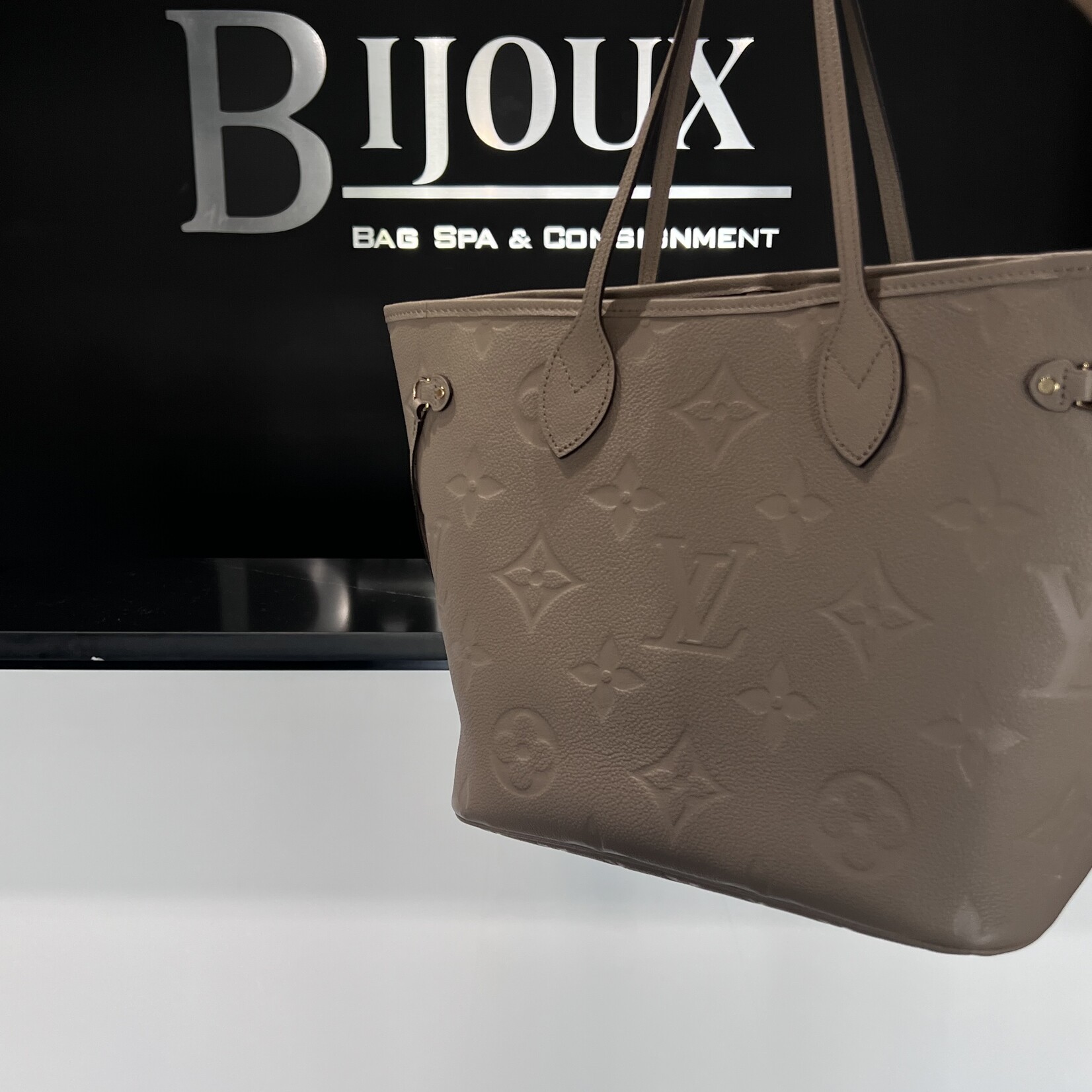 Louis Vuitton Neverfull MM Turtledove Bijoux Bag Spa Consignment