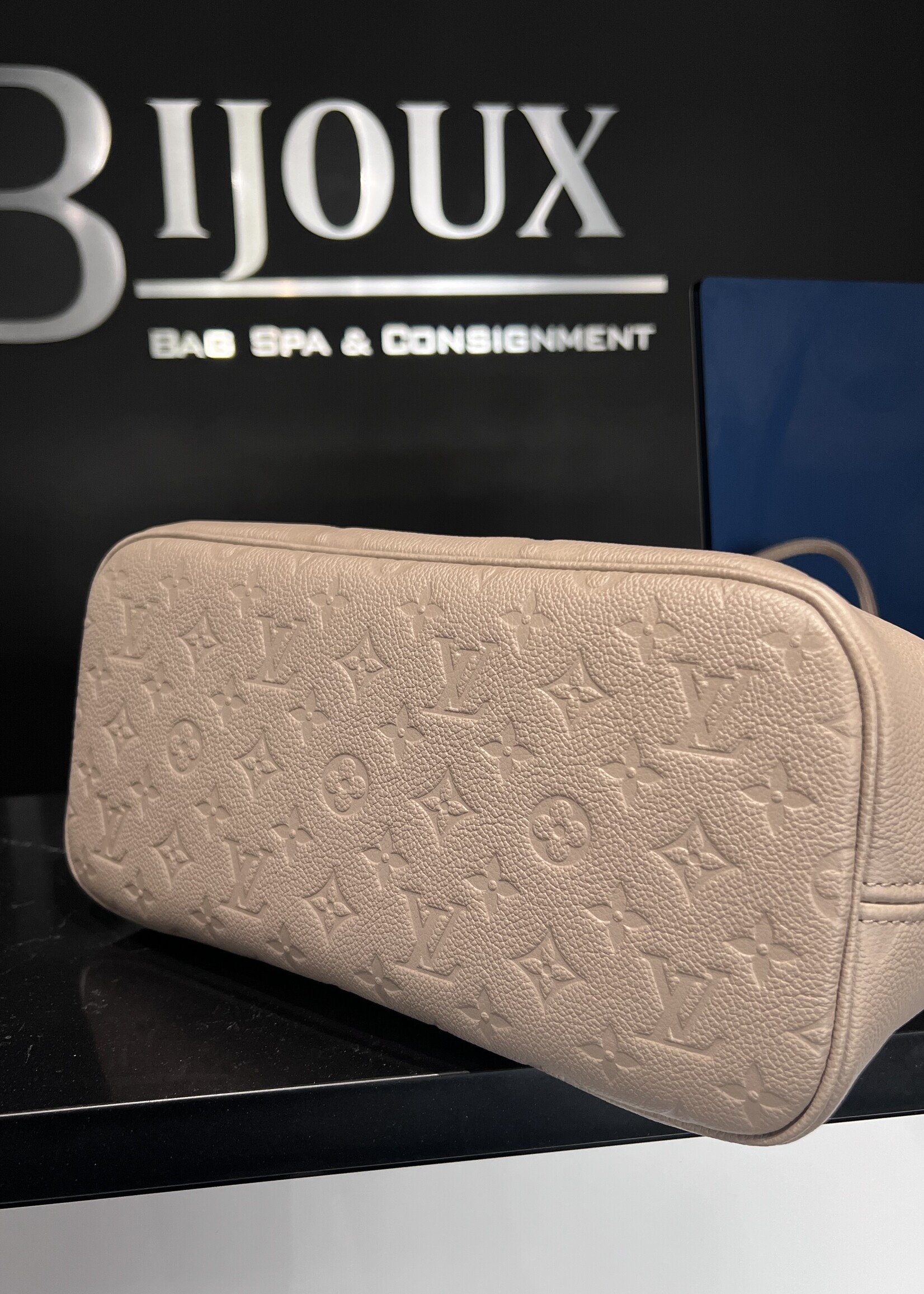 Louis Vuitton SOLD- Louis Vuitton Neverfull MM Turtledove