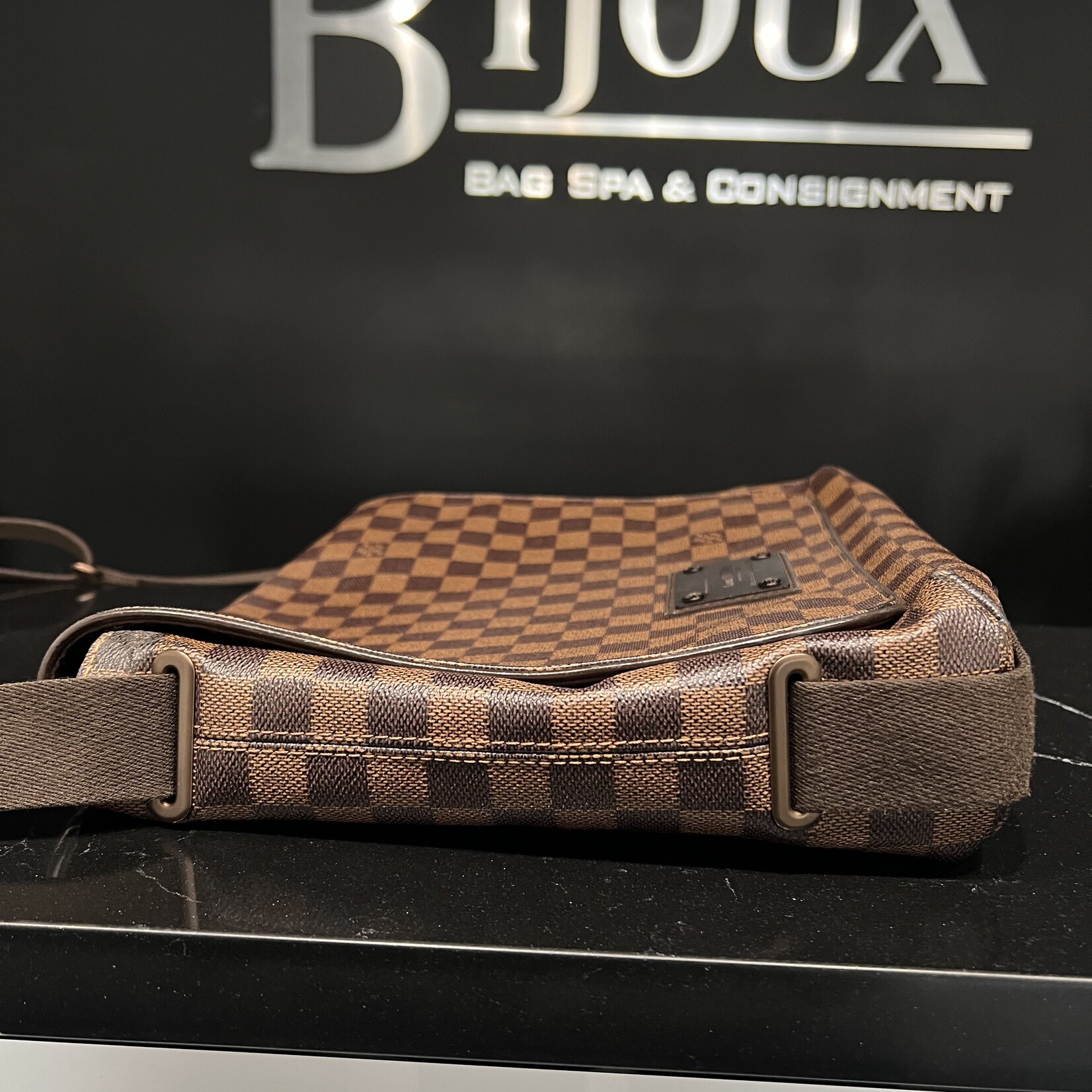 Louis Vuitton Brooklyn MM Messenger Bijoux Bag Spa Consignment