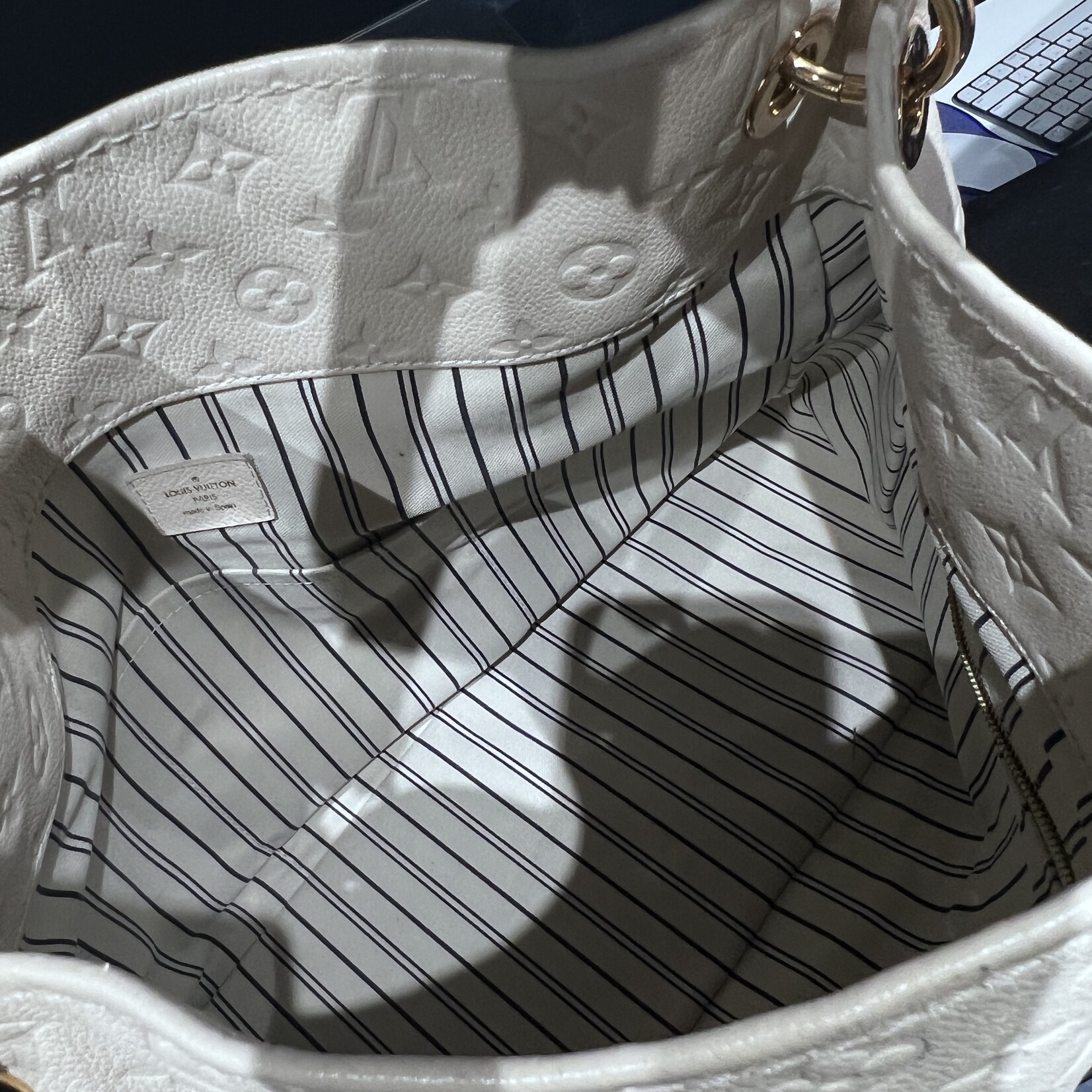 Louis Vuitton Artsy MM Empreinte Leather Bijoux Bag Spa Consignment