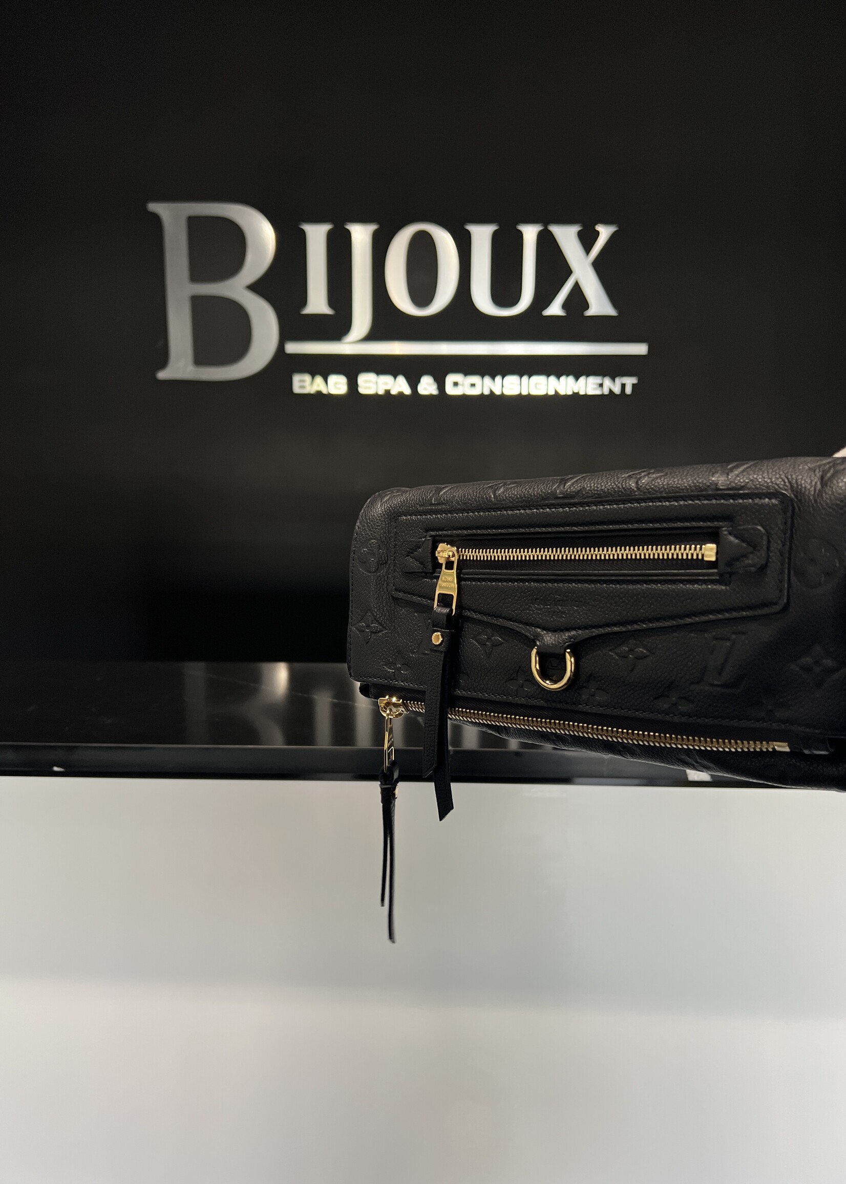 Louis Vuitton SOLD- Louis Vuitton Petillante Navy Clutch