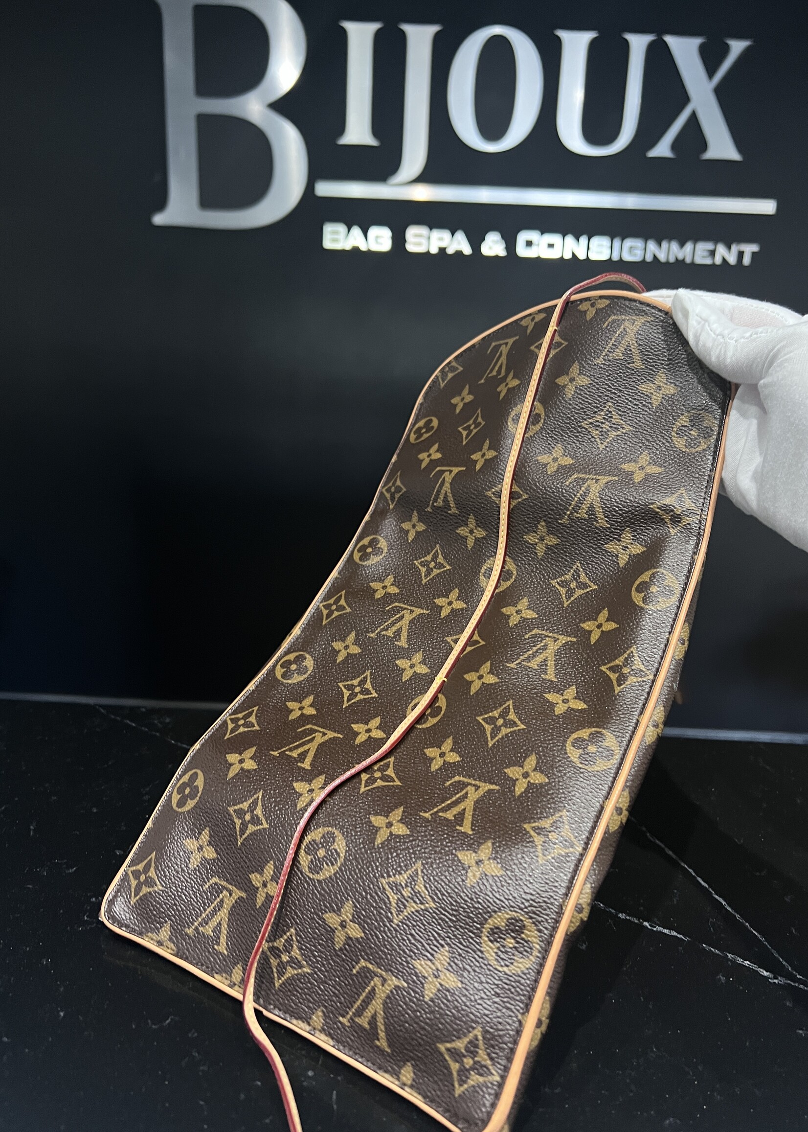 Louis Vuitton SOLD - Louis Vuitton Monogram Jewelry Roll Pouch