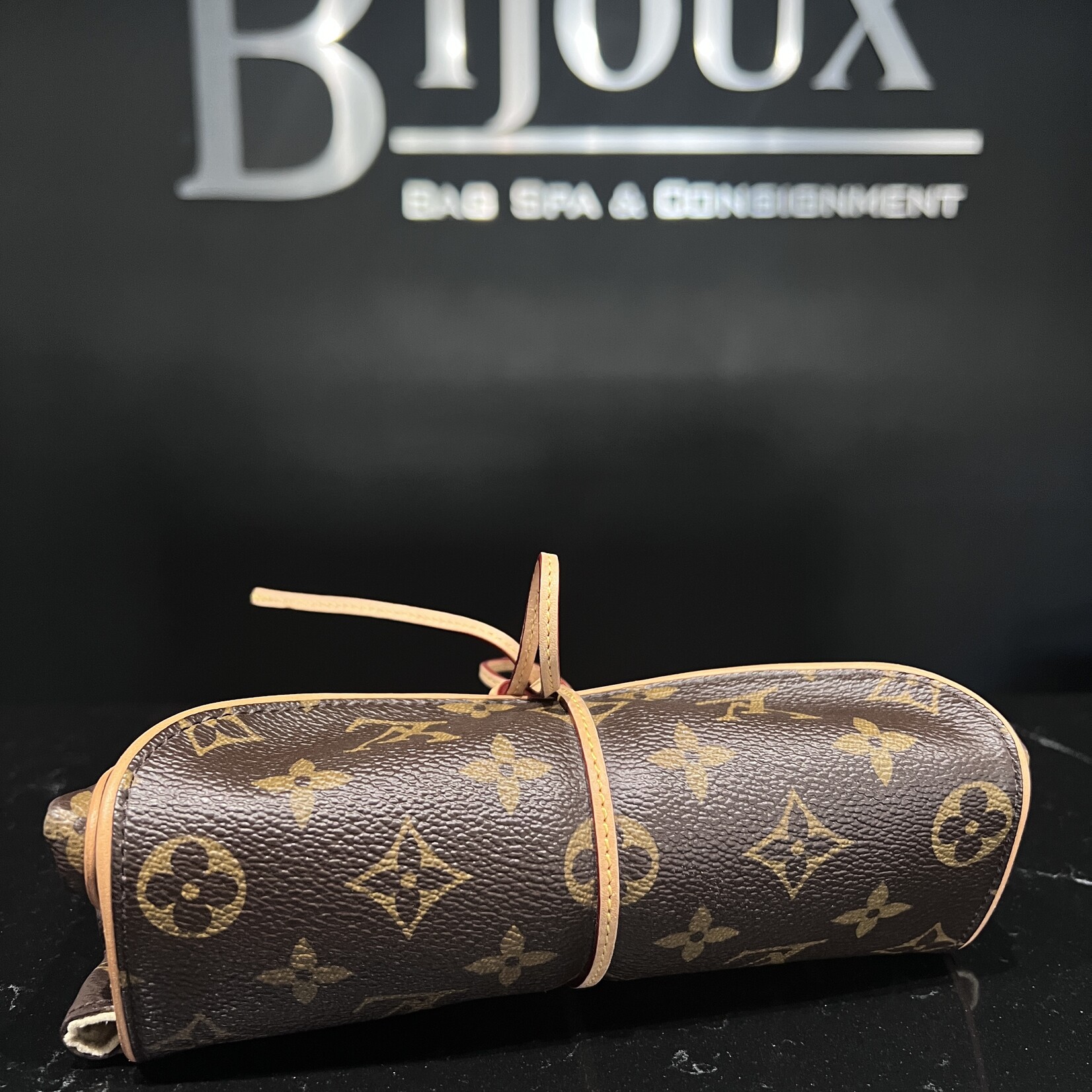 Louis Vuitton Louis Vuitton Monogram Jewelry Roll Pouch