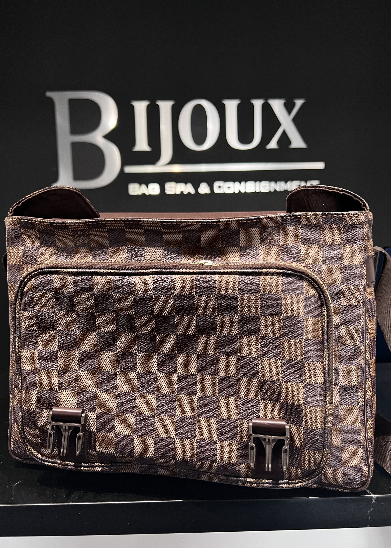 Louis Vuitton SOLD - Louis Vuitton Reporter Melville