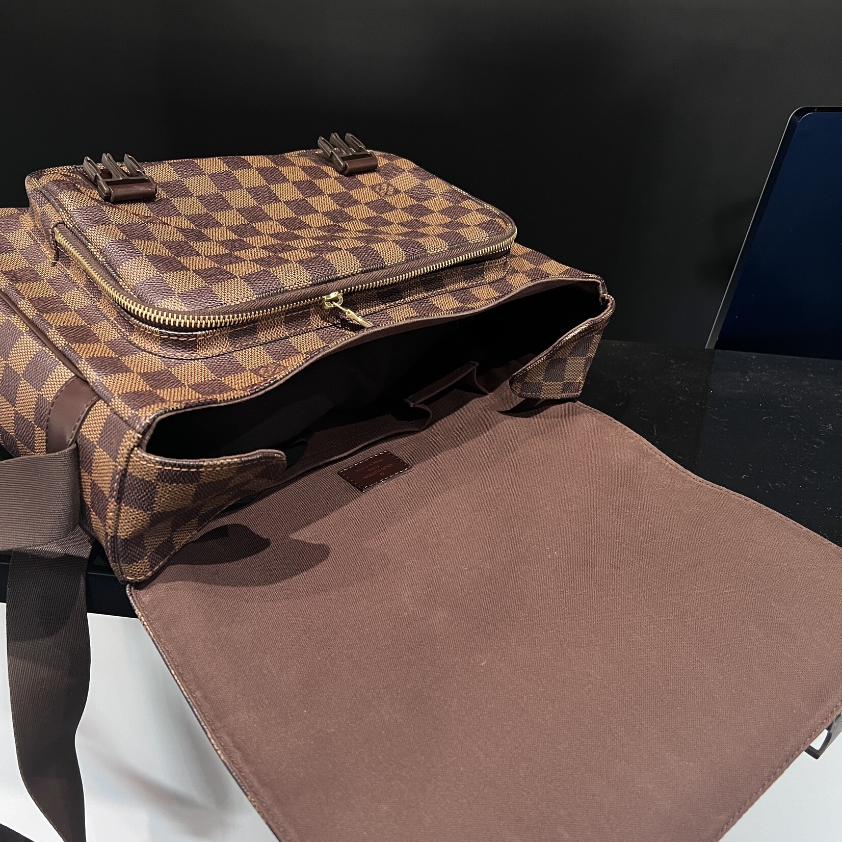 Louis Vuitton SOLD - Louis Vuitton Reporter Melville