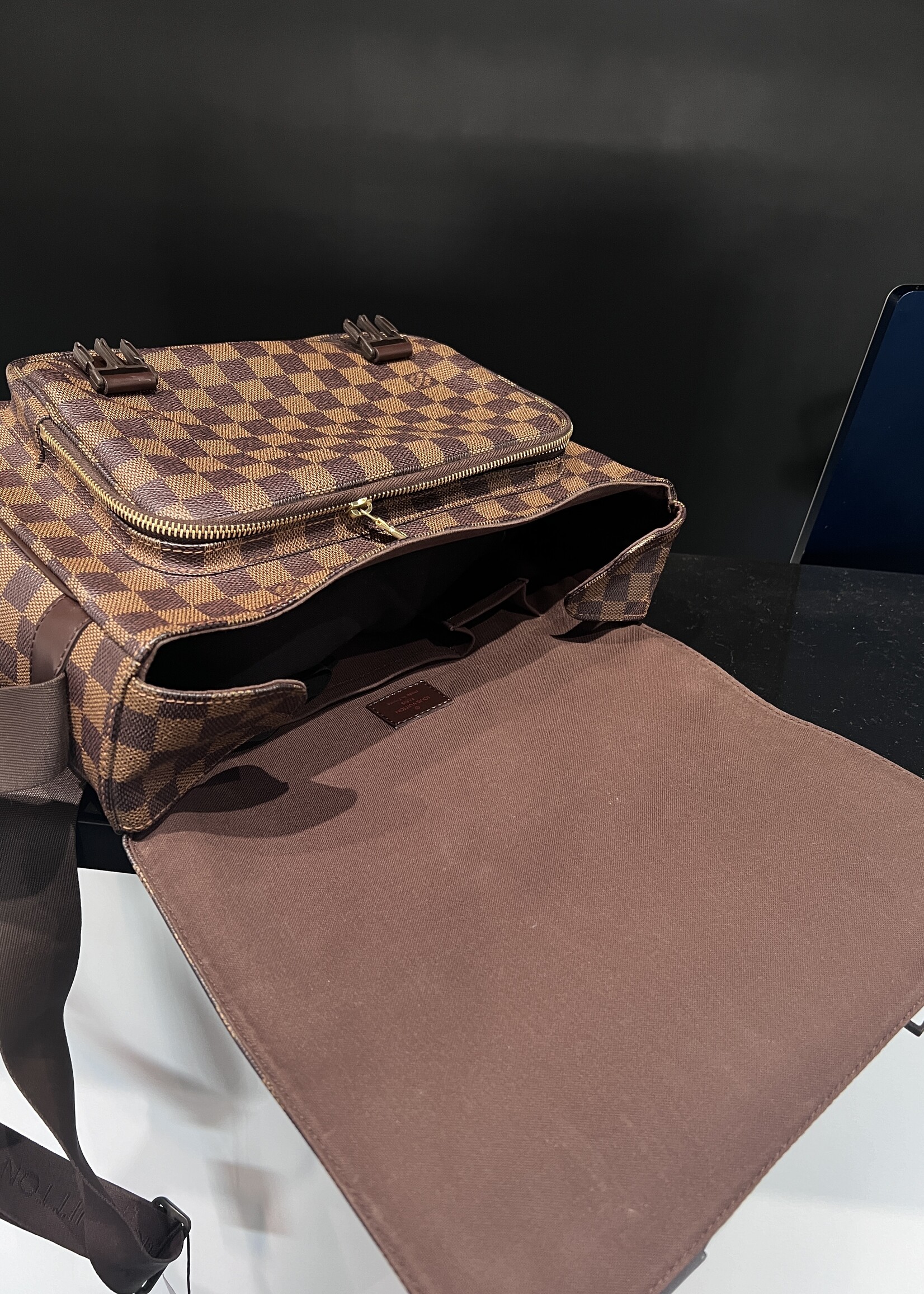 Louis Vuitton SOLD - Louis Vuitton Reporter Melville