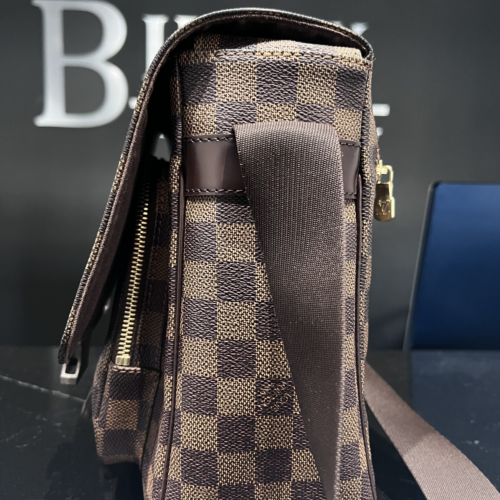 Louis Vuitton SOLD - Louis Vuitton Reporter Melville