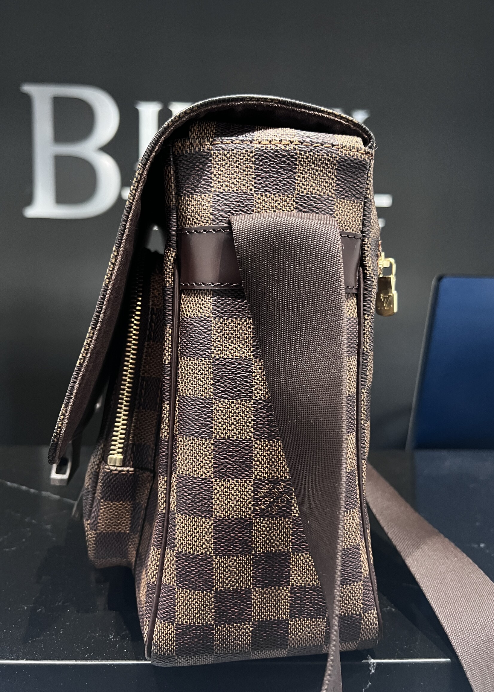 Louis Vuitton SOLD - Louis Vuitton Reporter Melville