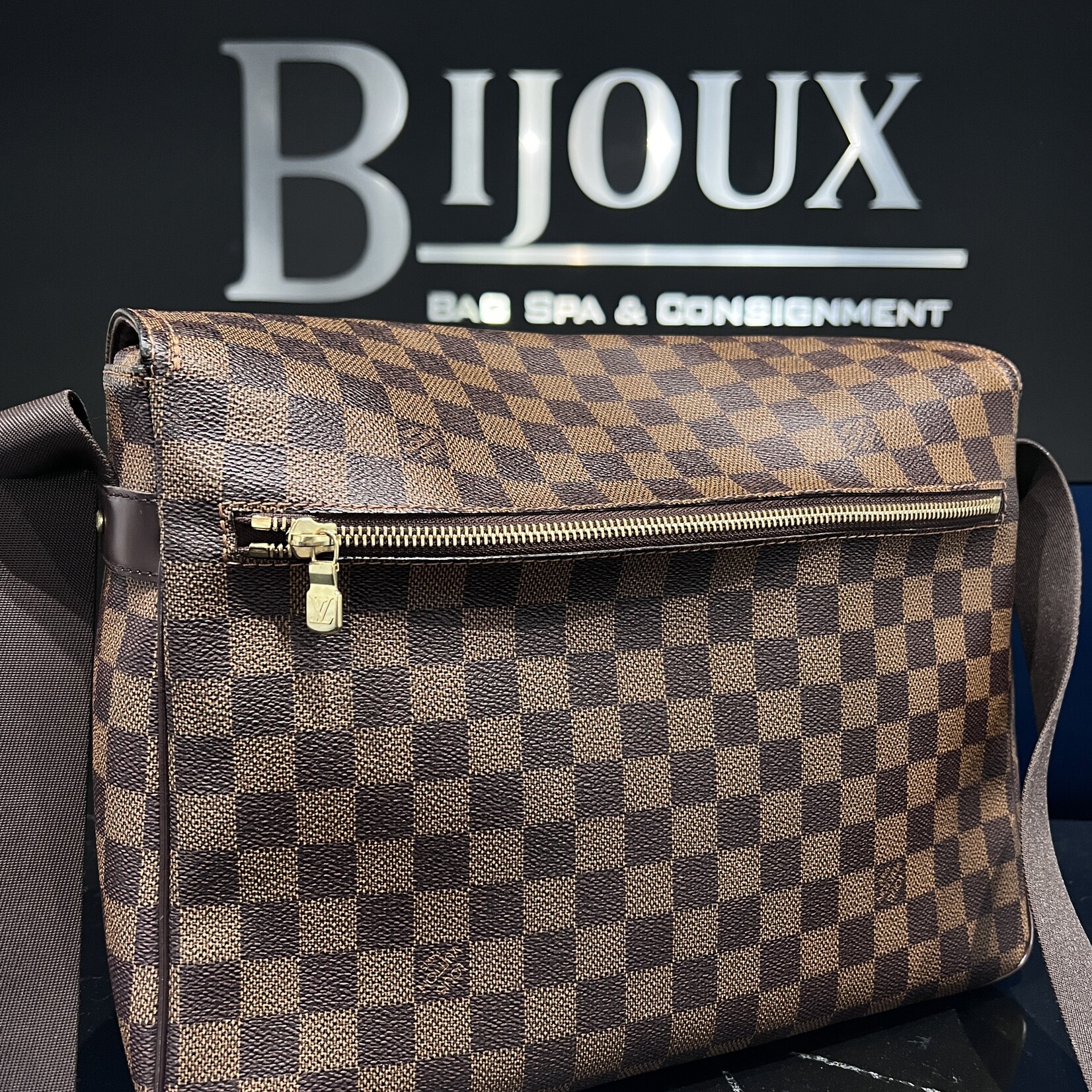 Louis Vuitton SOLD - Louis Vuitton Reporter Melville