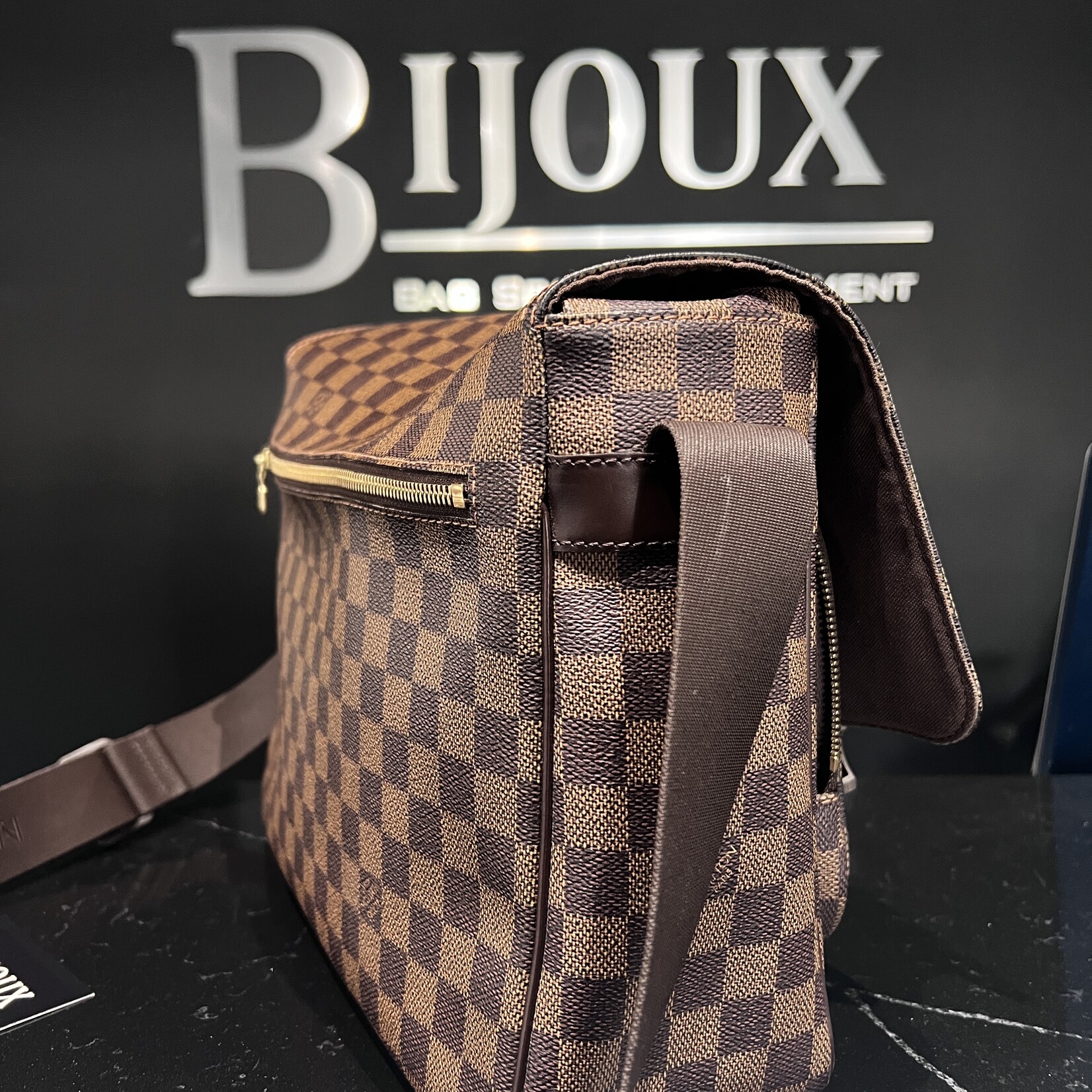 Louis Vuitton SOLD - Louis Vuitton Reporter Melville