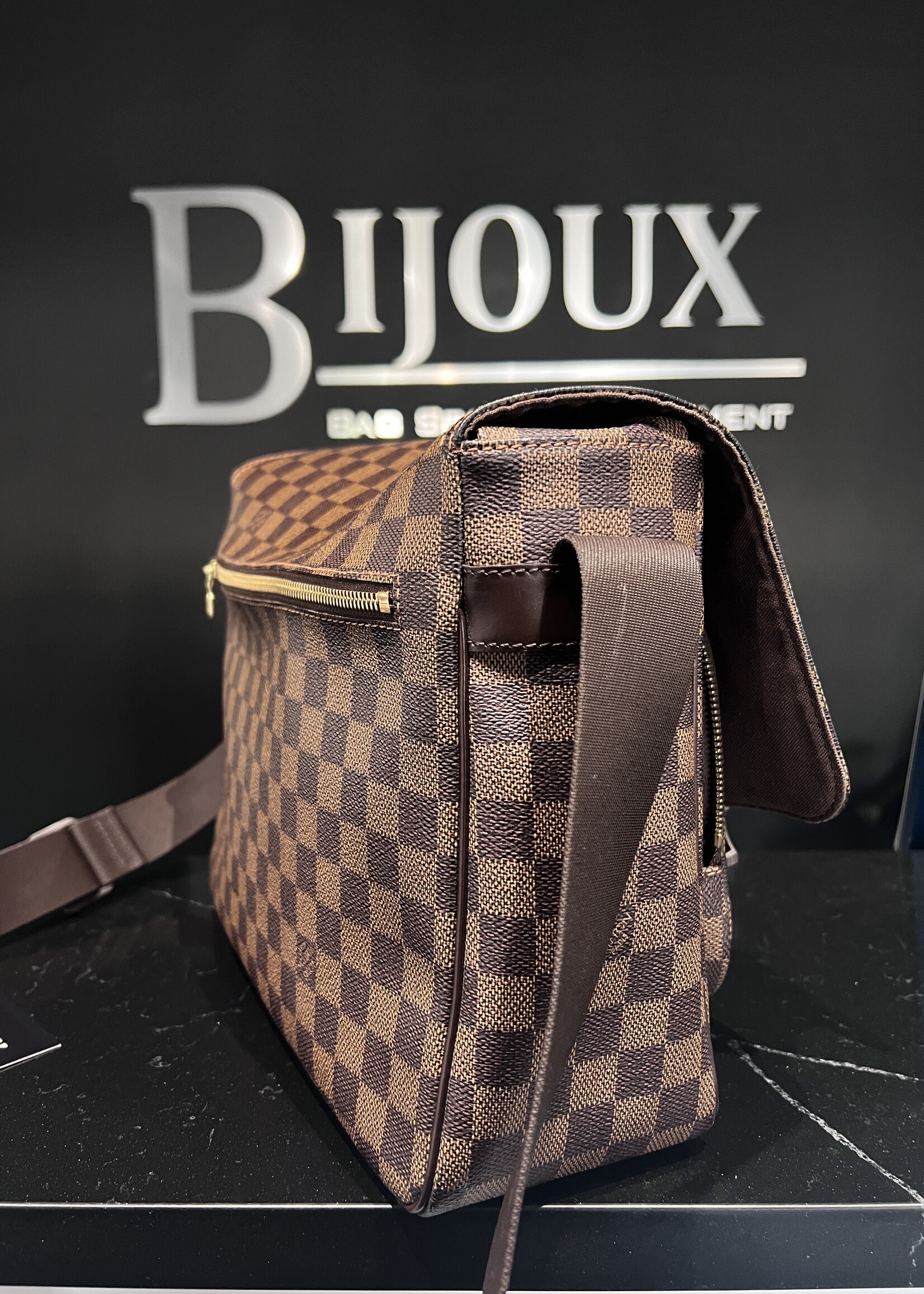 Louis Vuitton SOLD - Louis Vuitton Reporter Melville