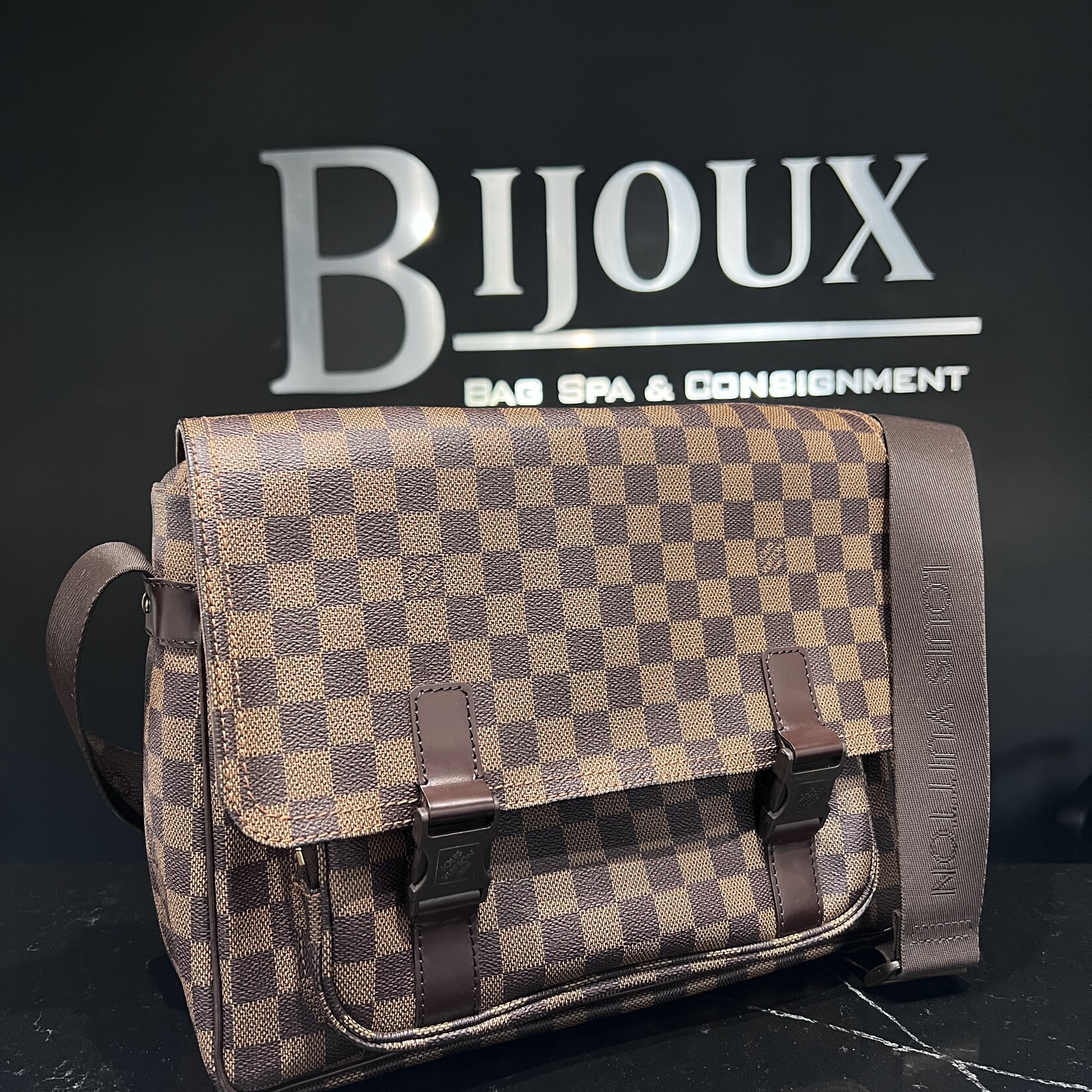 Louis Vuitton SOLD - Louis Vuitton Reporter Melville