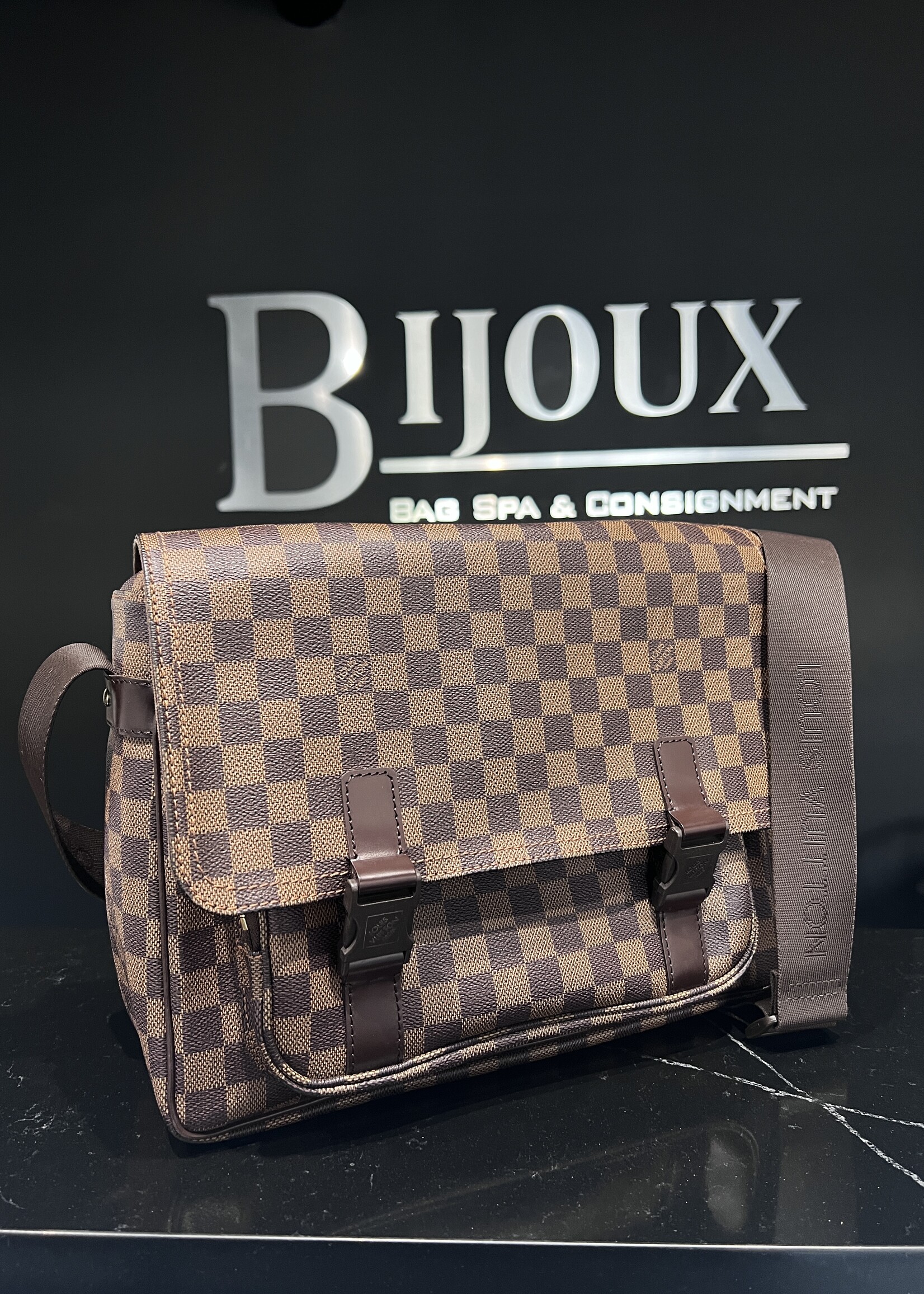 Louis Vuitton SOLD - Louis Vuitton Reporter Melville