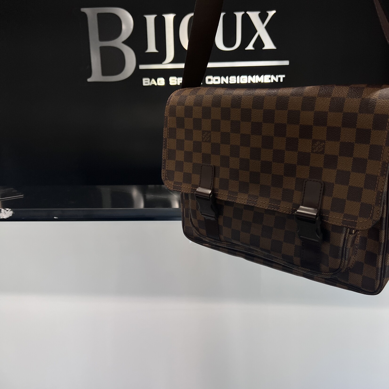 Louis Vuitton SOLD - Louis Vuitton Reporter Melville