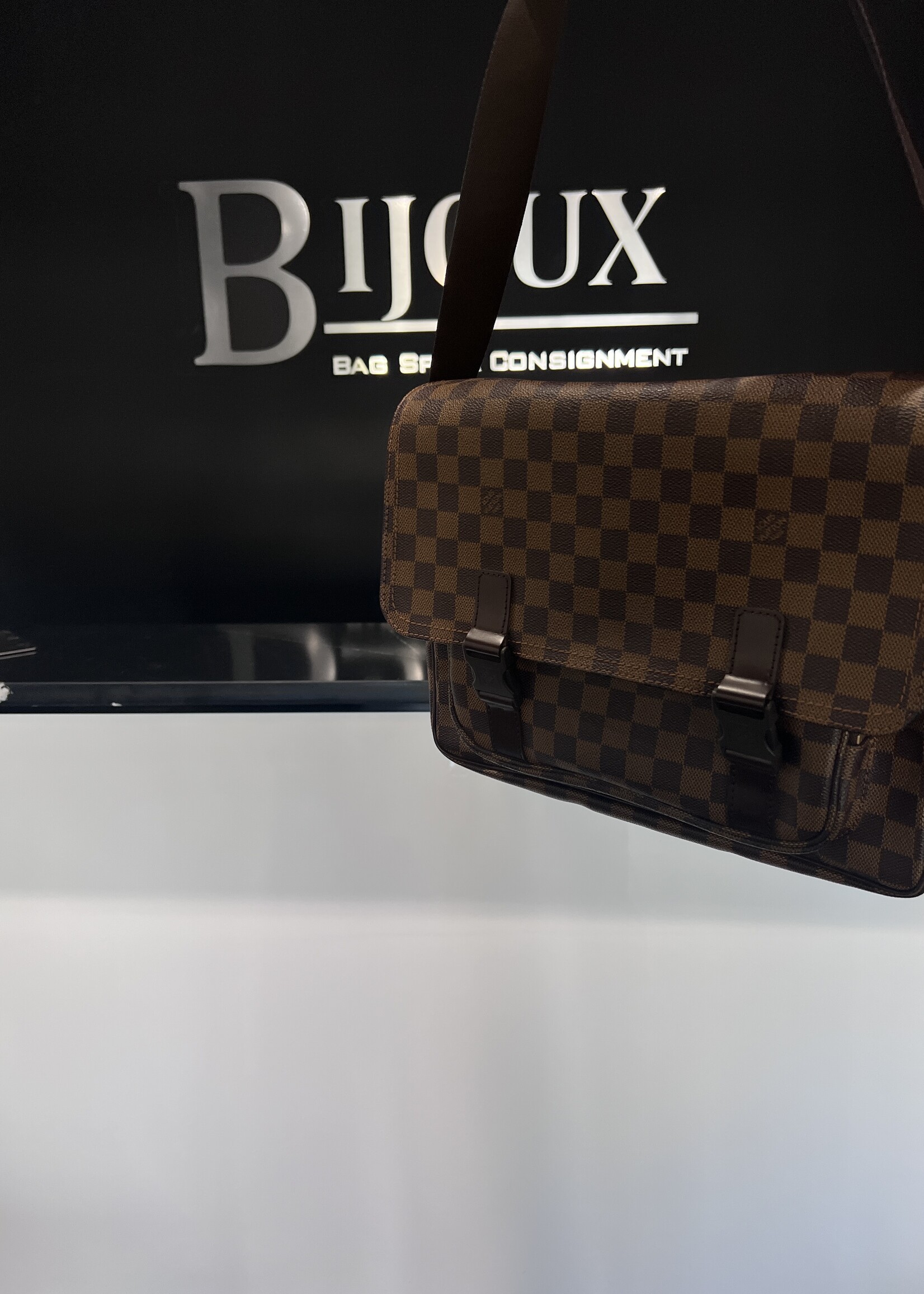 Louis Vuitton SOLD - Louis Vuitton Reporter Melville