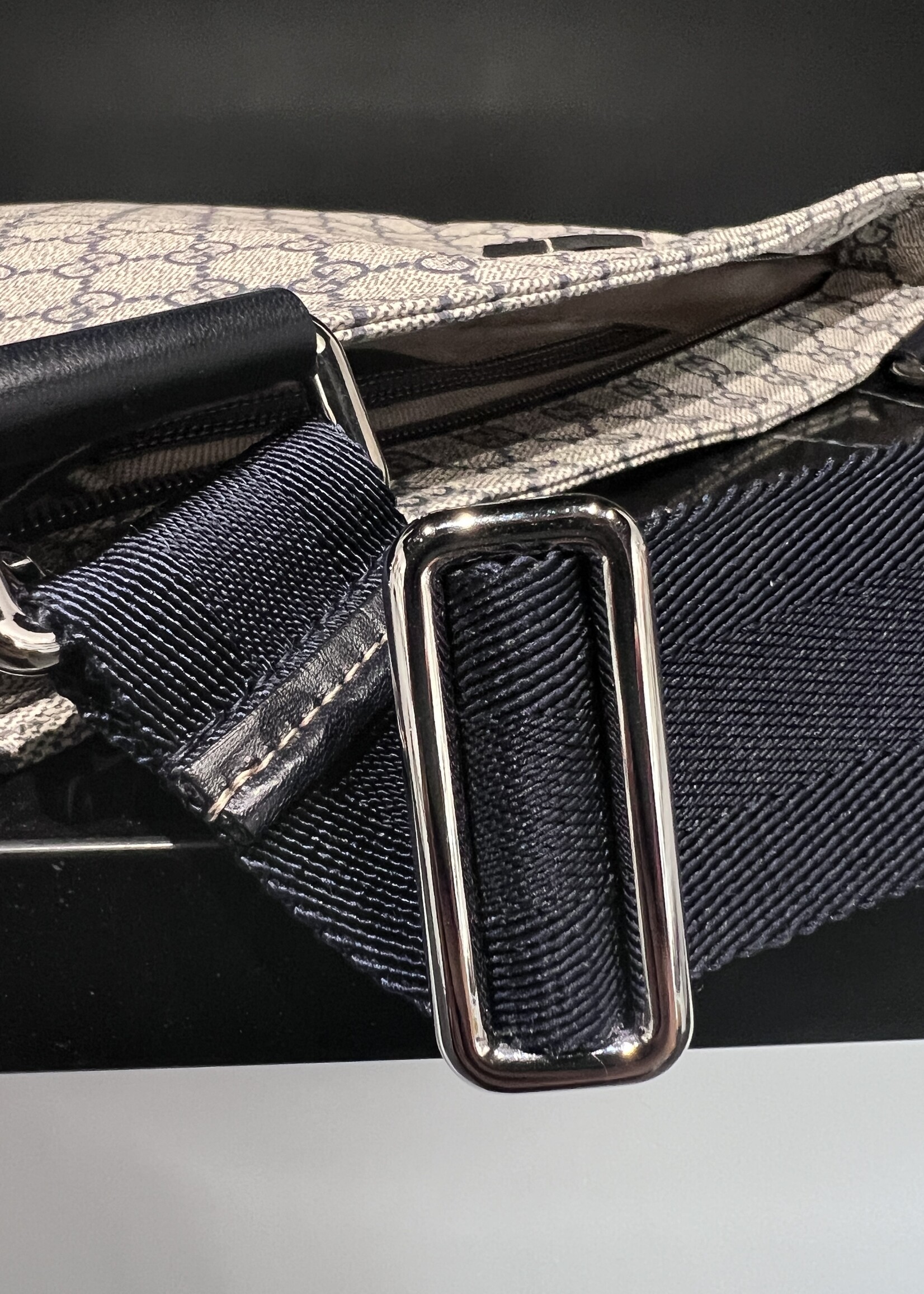 Gucci SOLD- Gucci Flat Navy Messenger