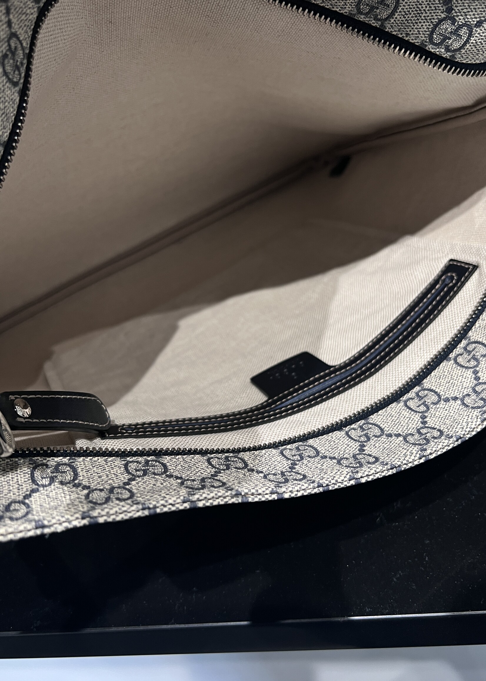Gucci SOLD- Gucci Flat Navy Messenger