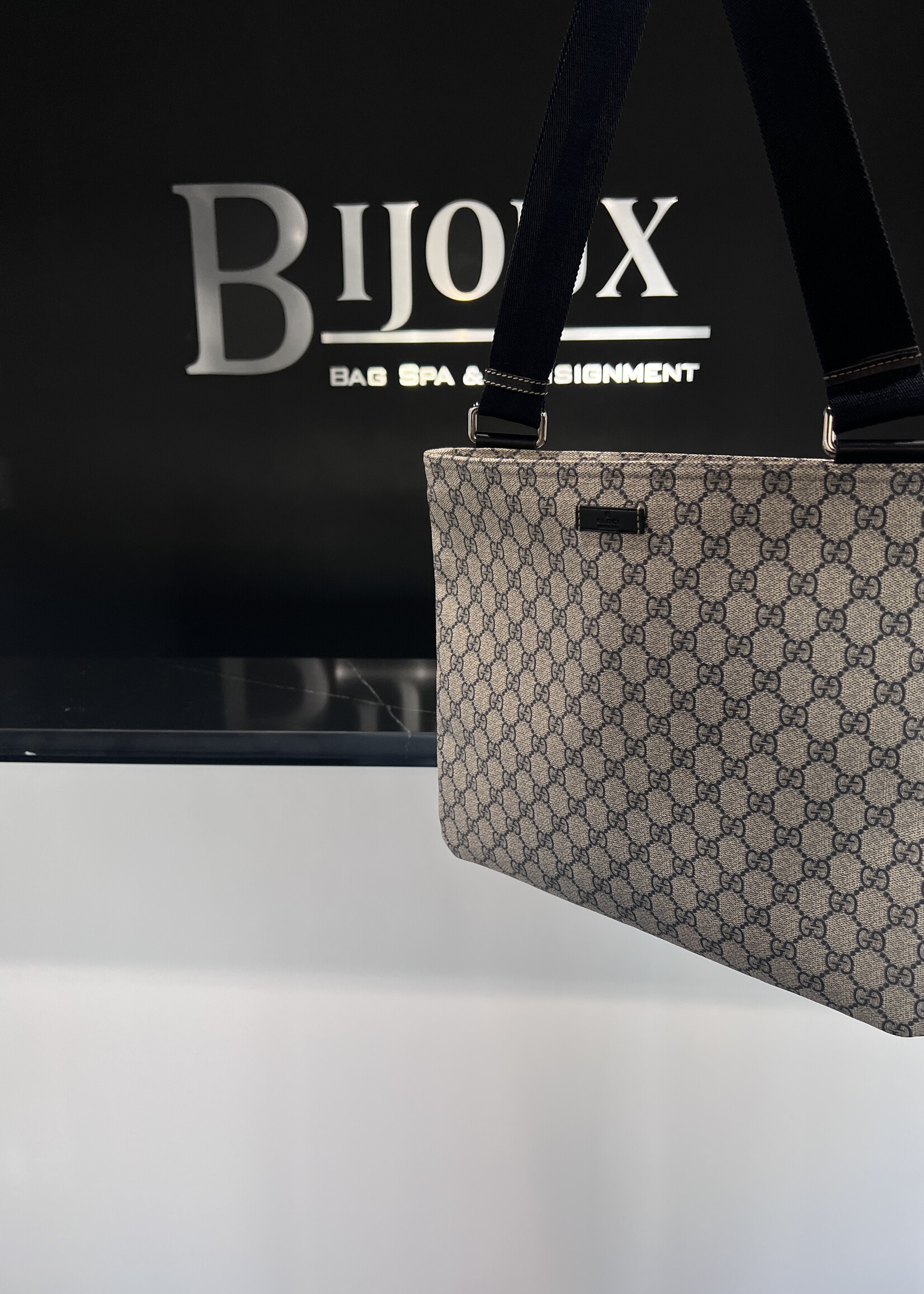 Gucci SOLD- Gucci Flat Navy Messenger