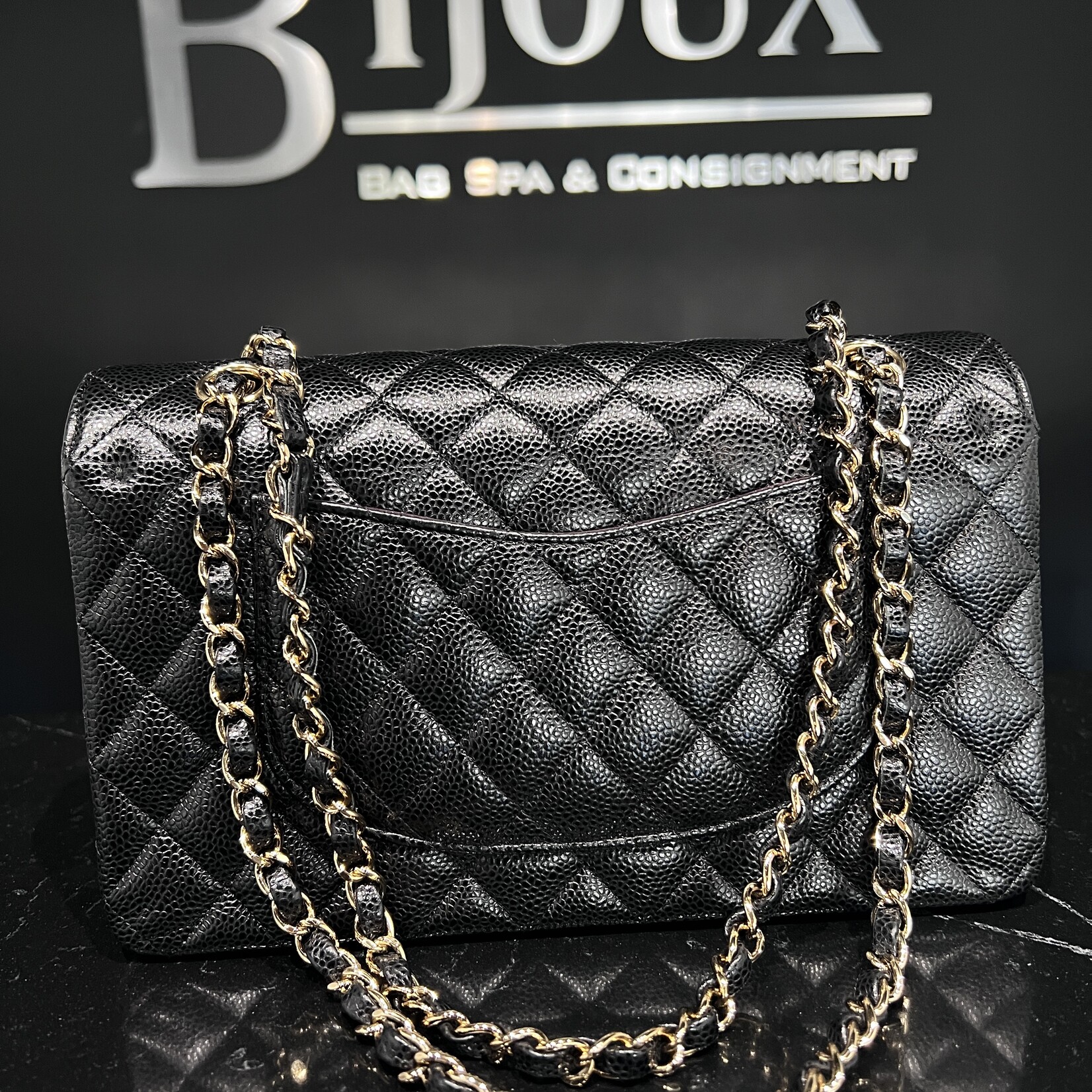 Chanel Chanel Medium Caviar Classic Flap Black GHW