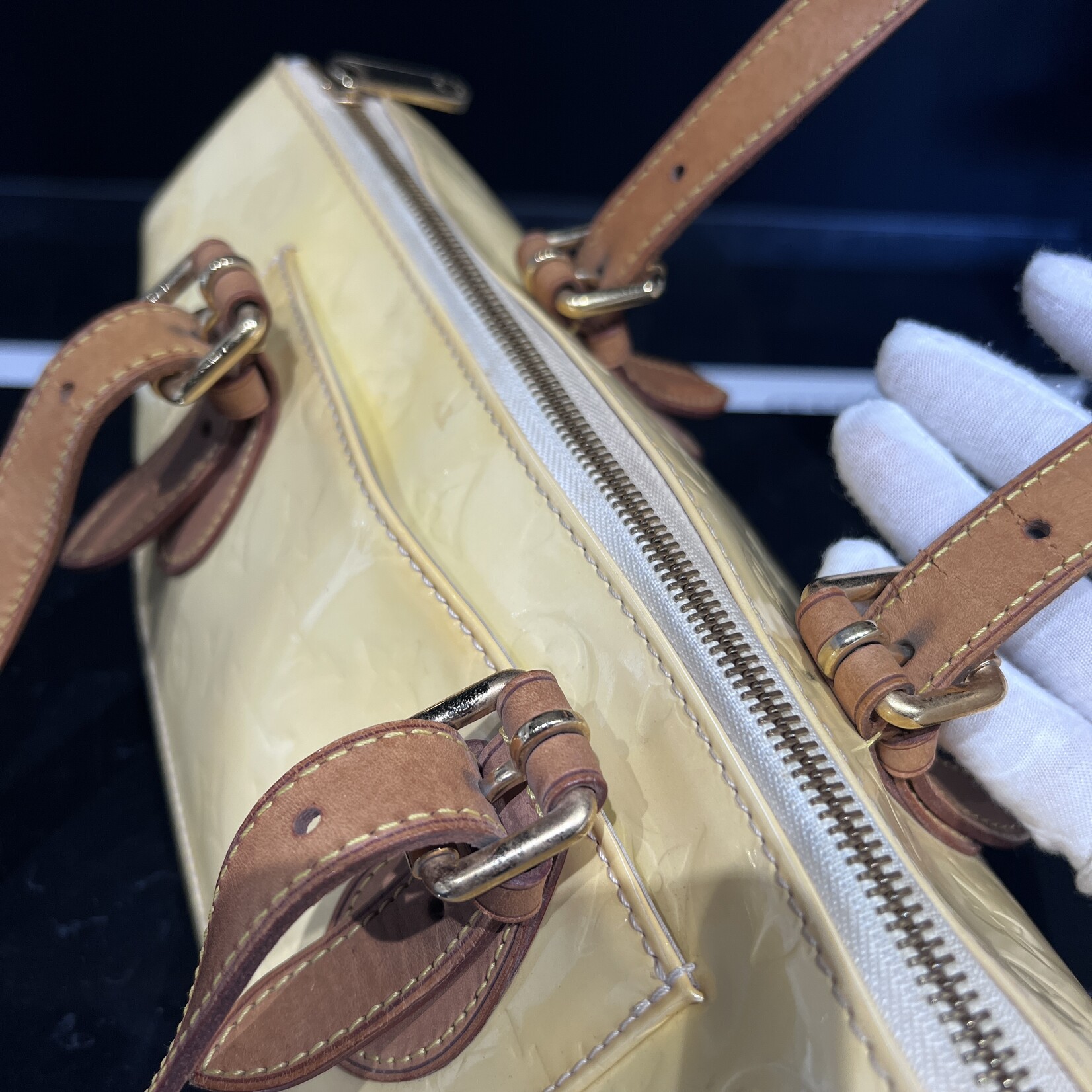 Louis Vuitton Louis Vuitton Rosewood Ave White Perle Vernis