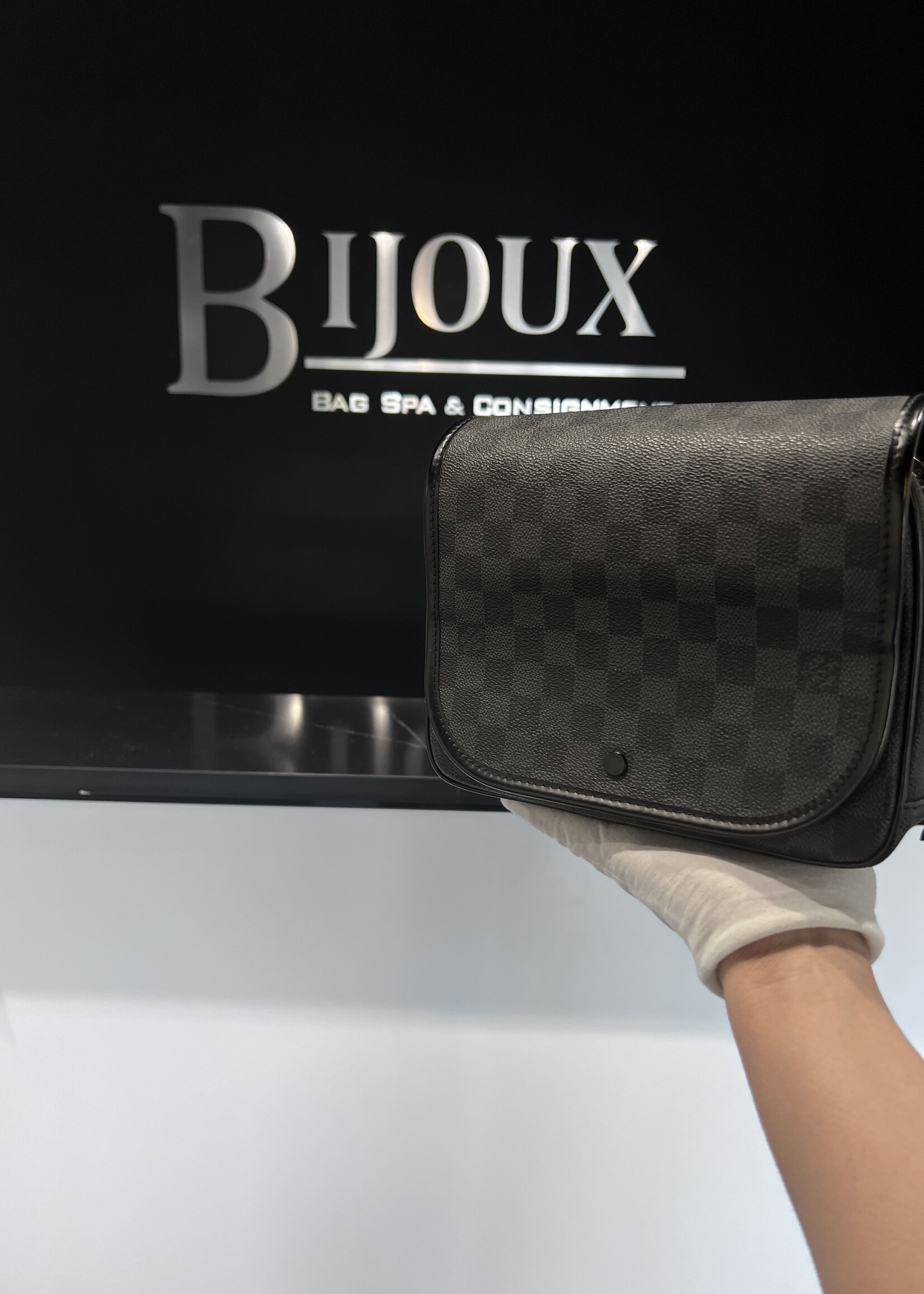 Louis Vuitton Louis Vuitton Hanging Toiletry Bag