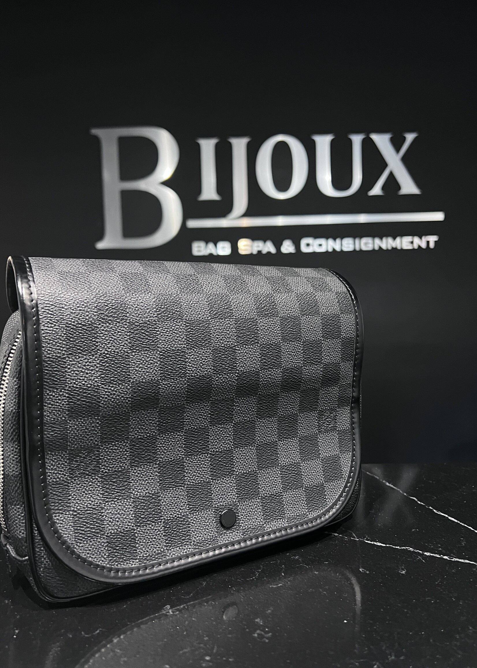 Louis Vuitton Louis Vuitton Hanging Toiletry Bag