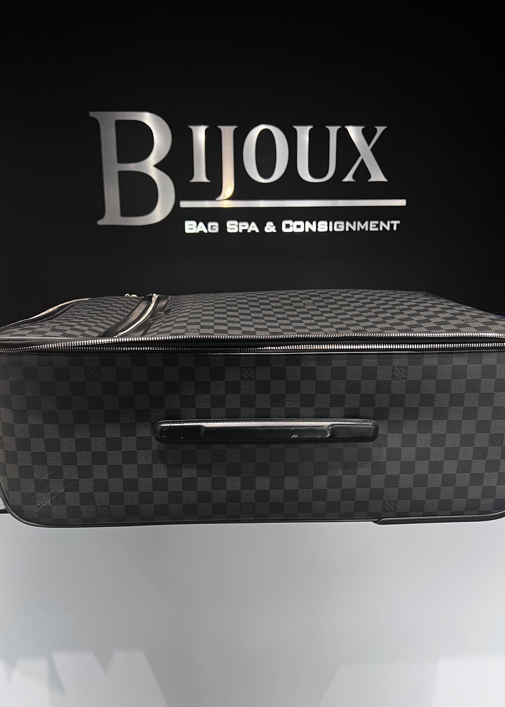 Louis Vuitton Louis Vuitton Pegase Legere 65