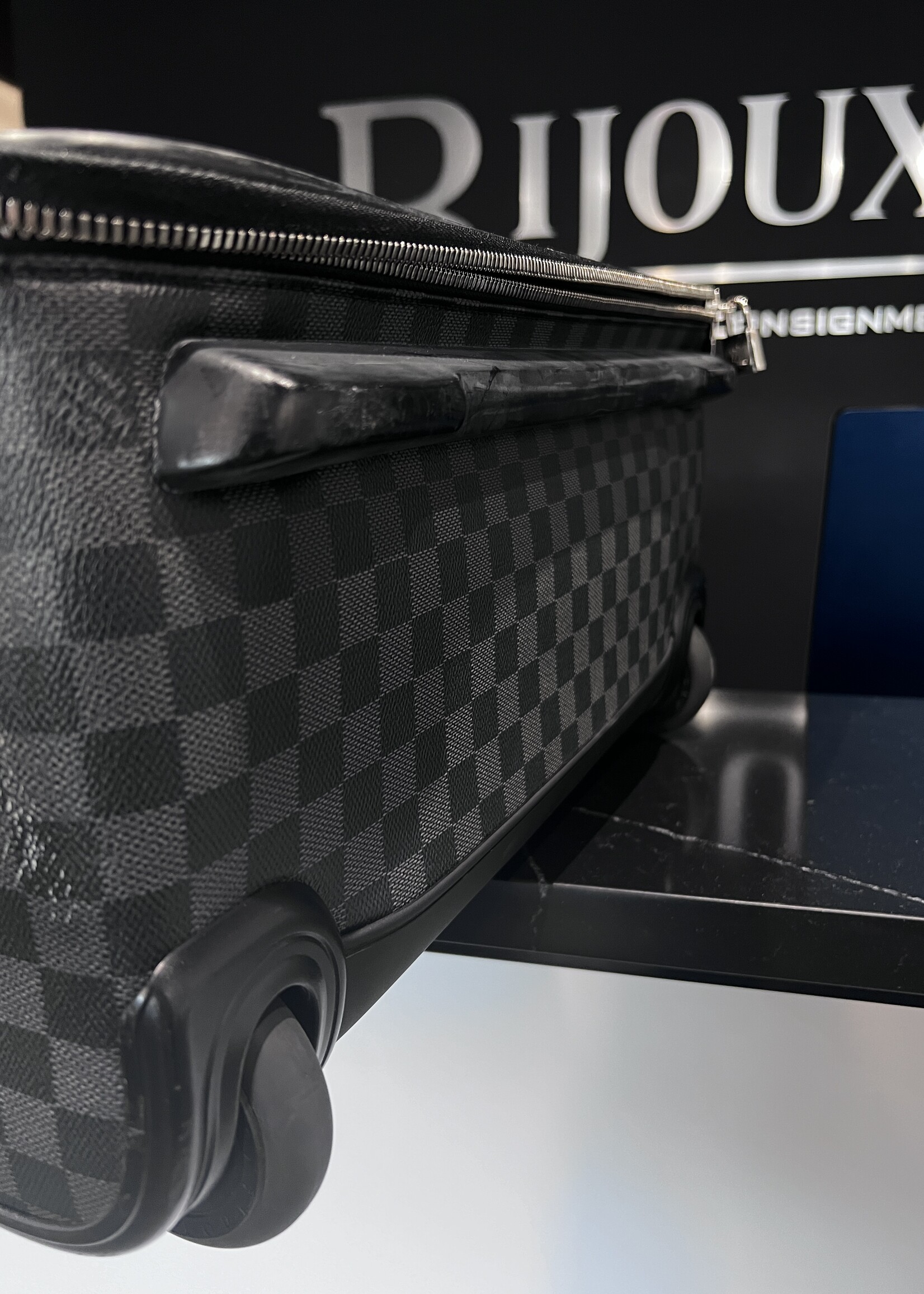 Louis Vuitton Louis Vuitton Pegase Legere 65