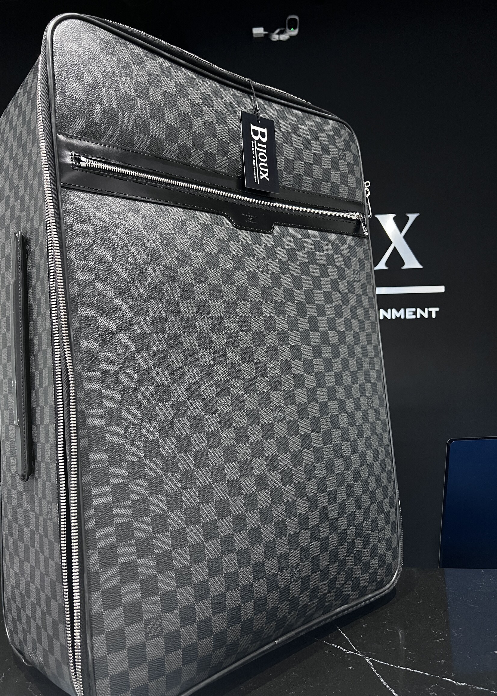 Louis Vuitton Louis Vuitton Pegase Legere 65