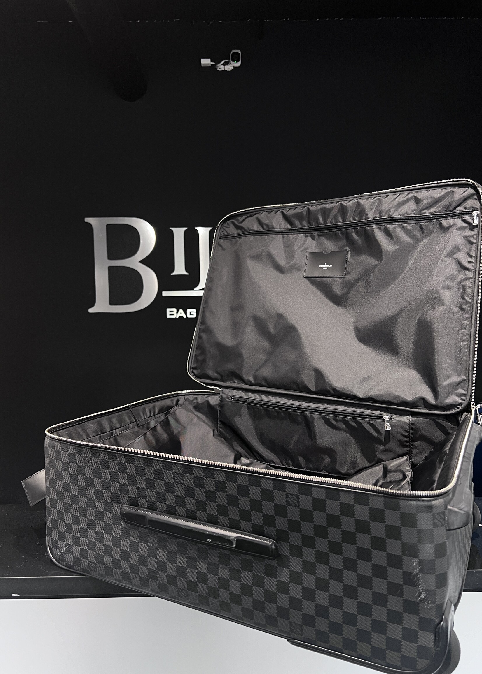 Louis Vuitton Louis Vuitton Pegase Legere 65