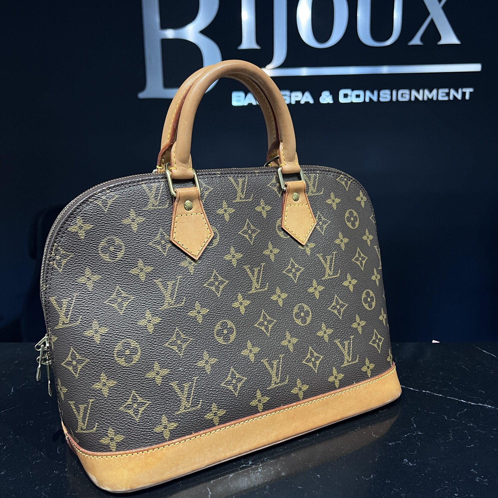 Louis Vuitton Louis Vuitton Alma PM Monogram