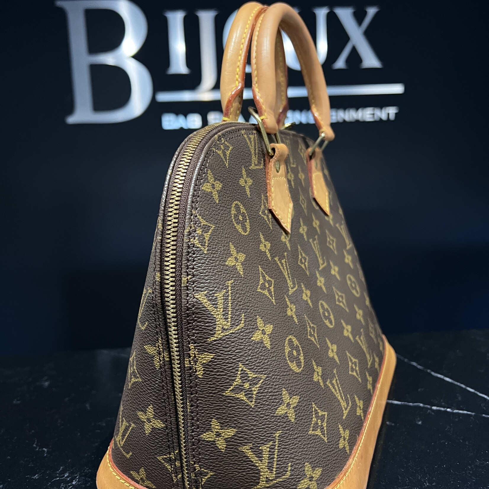 Louis Vuitton Louis Vuitton Alma PM Monogram