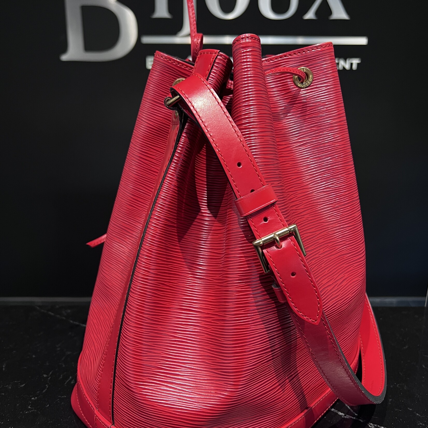 Louis Vuitton Louis Vuitton Epi Noe Castillan Red