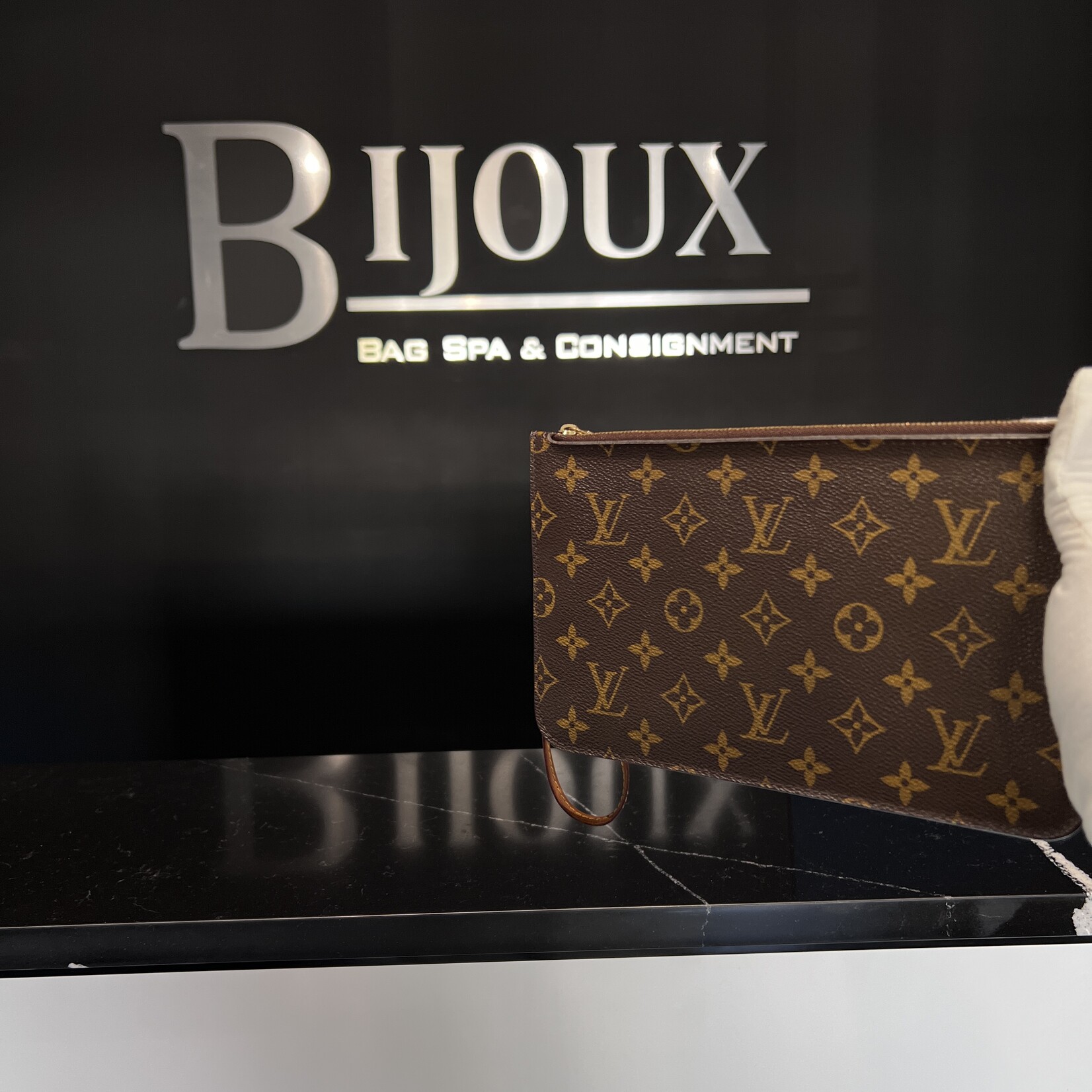 Louis Vuitton SOLD- Louis Vuitton Monogram Neverful Pochette