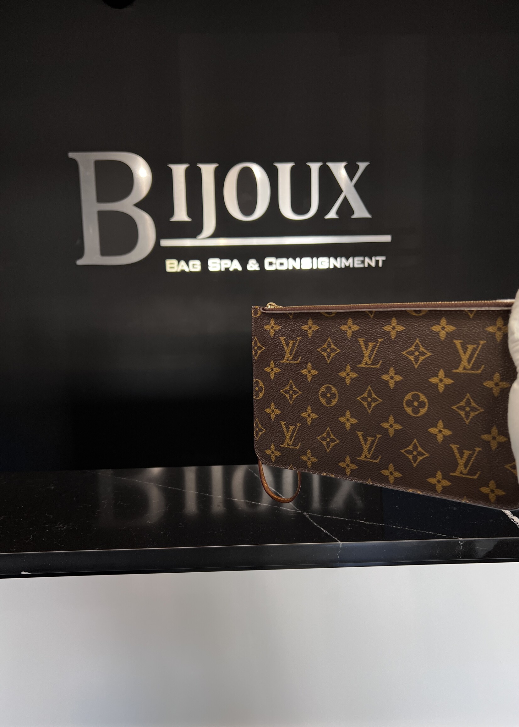 Louis Vuitton SOLD- Louis Vuitton Monogram Neverful Pochette