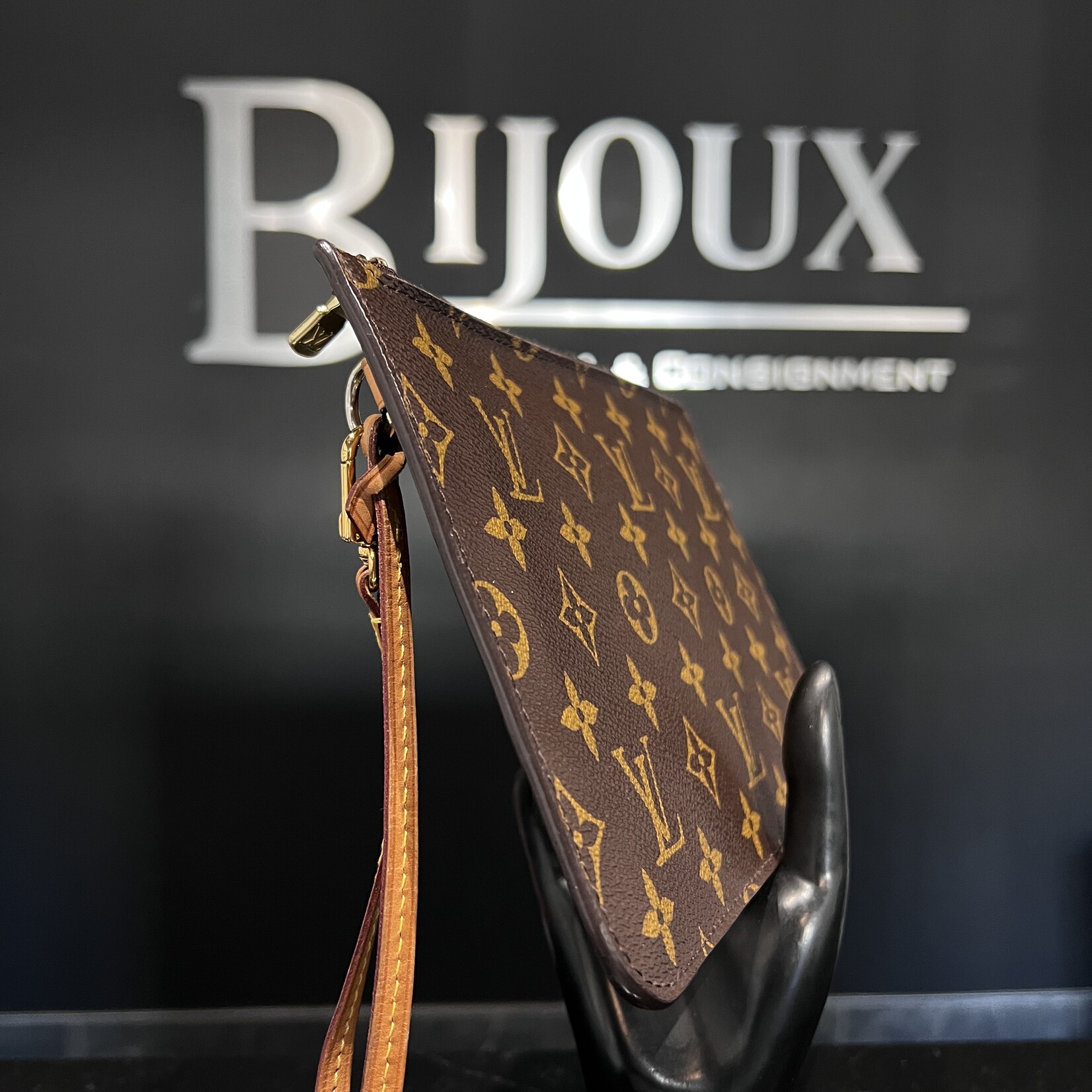 Louis Vuitton SOLD- Louis Vuitton Monogram Neverful Pochette