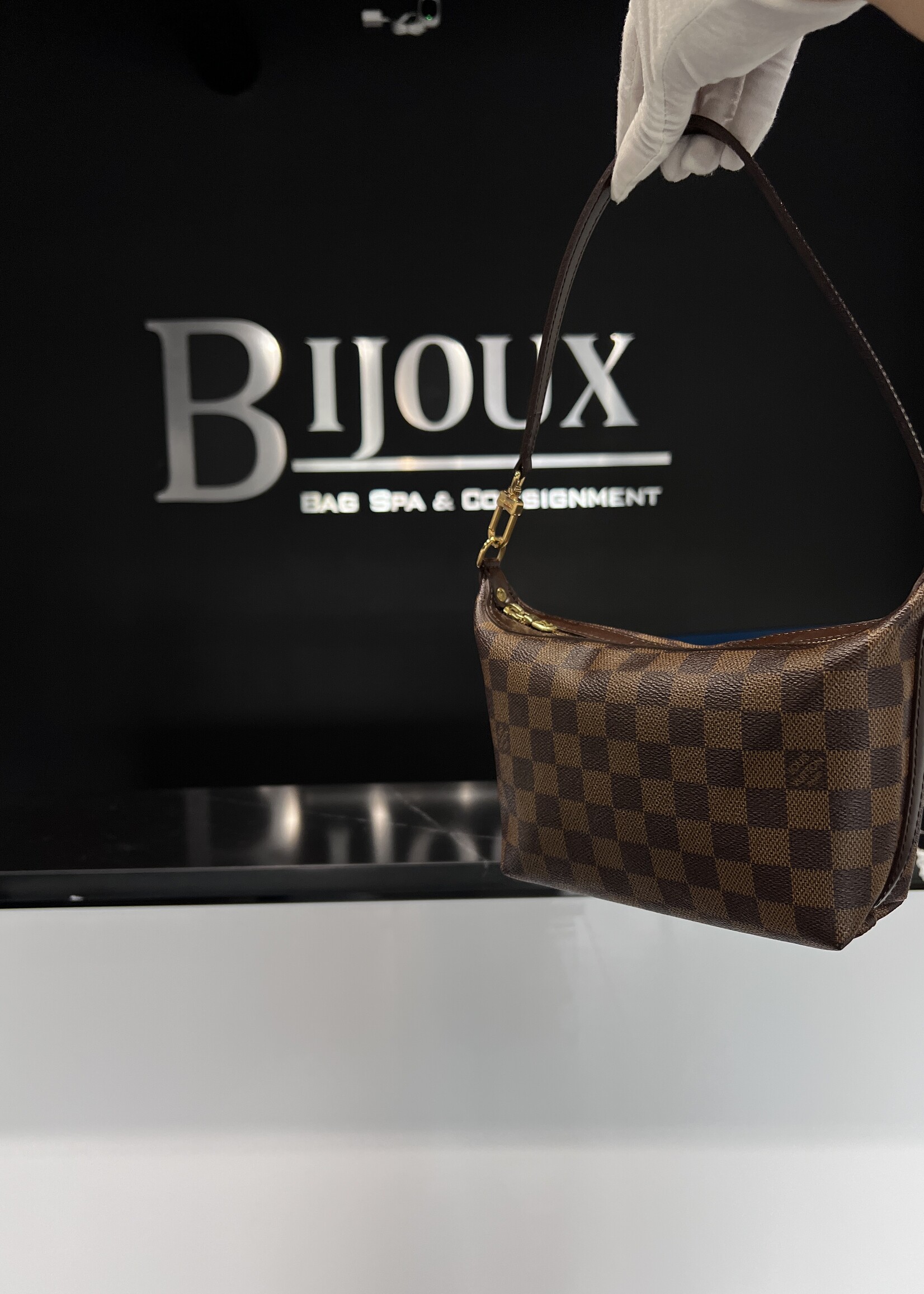 Louis Vuitton SOLD- Louis Vuitton Liovo PM Damier Ebene