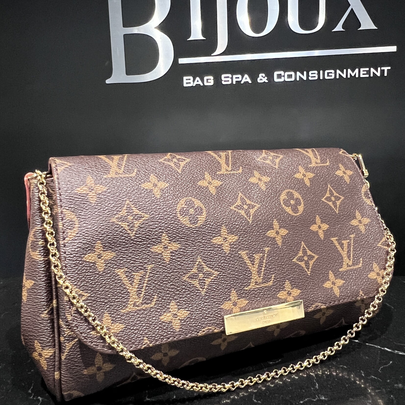 Louis Vuitton Louis Vuitton Favourite MM Monogram