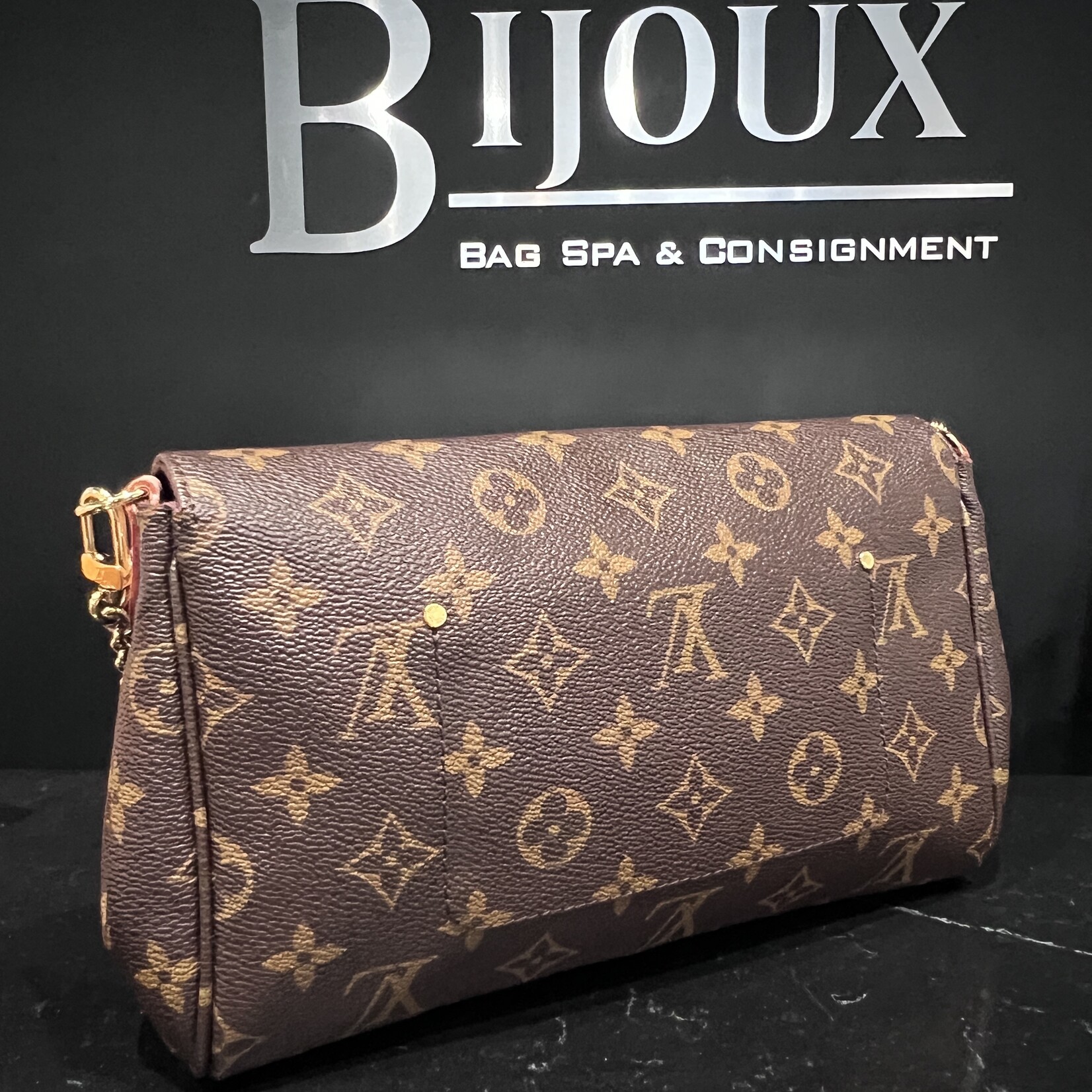 Louis Vuitton Louis Vuitton Favourite MM Monogram