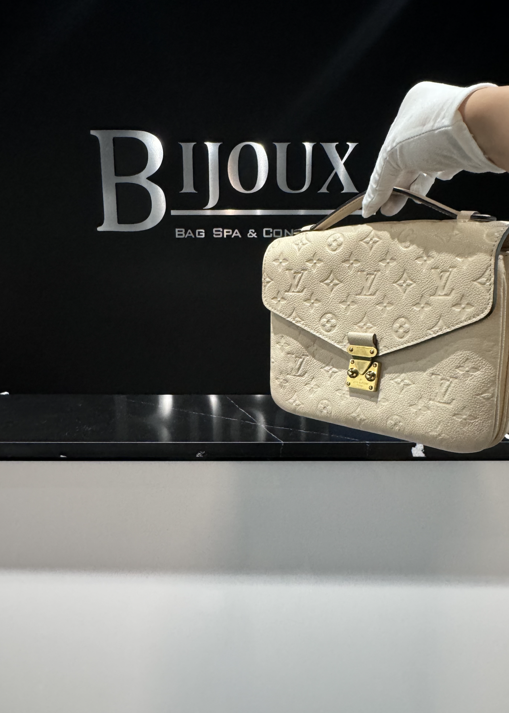 Louis Vuitton SOLD - Louis Vuitton Pochette Metis