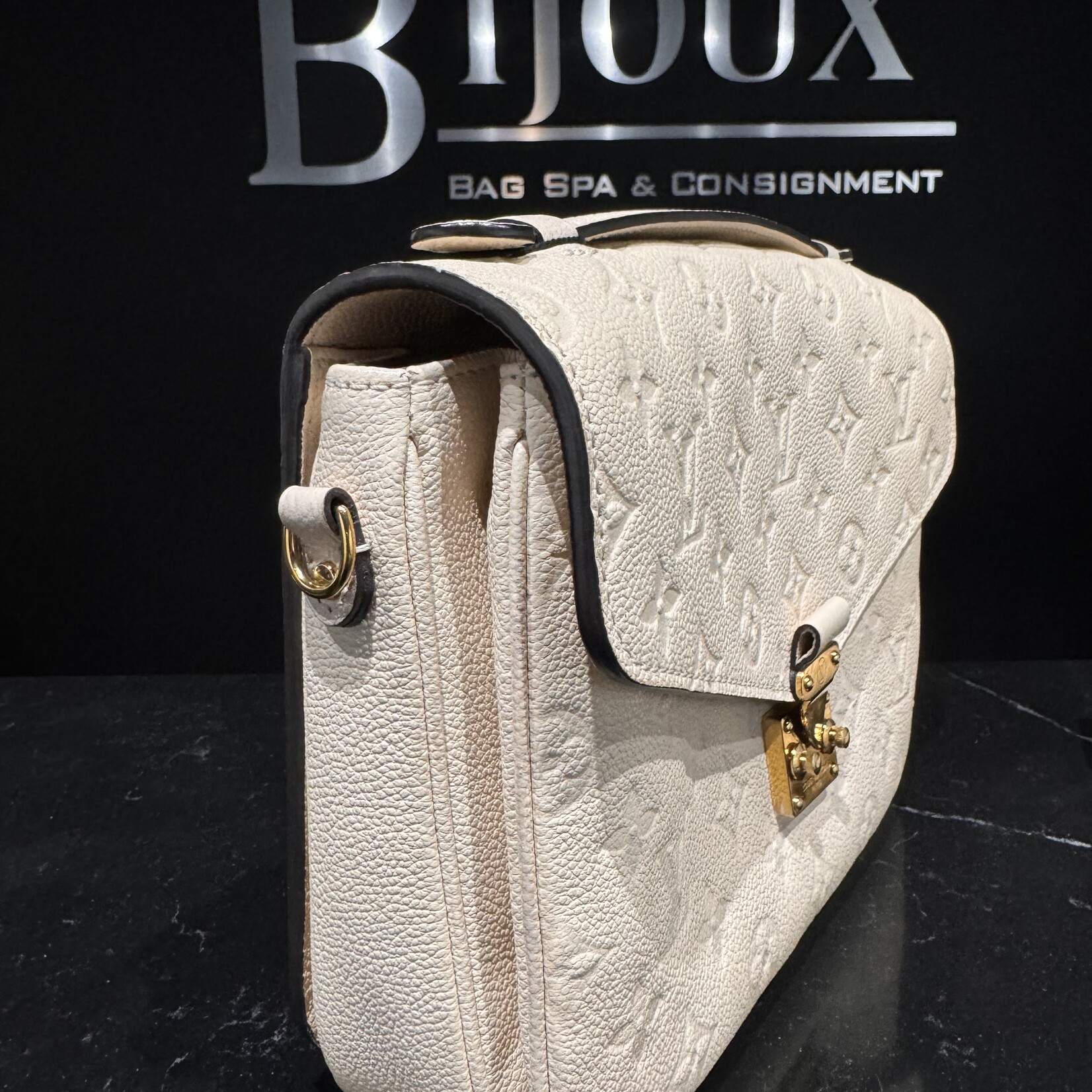 Louis Vuitton SOLD - Louis Vuitton Pochette Metis