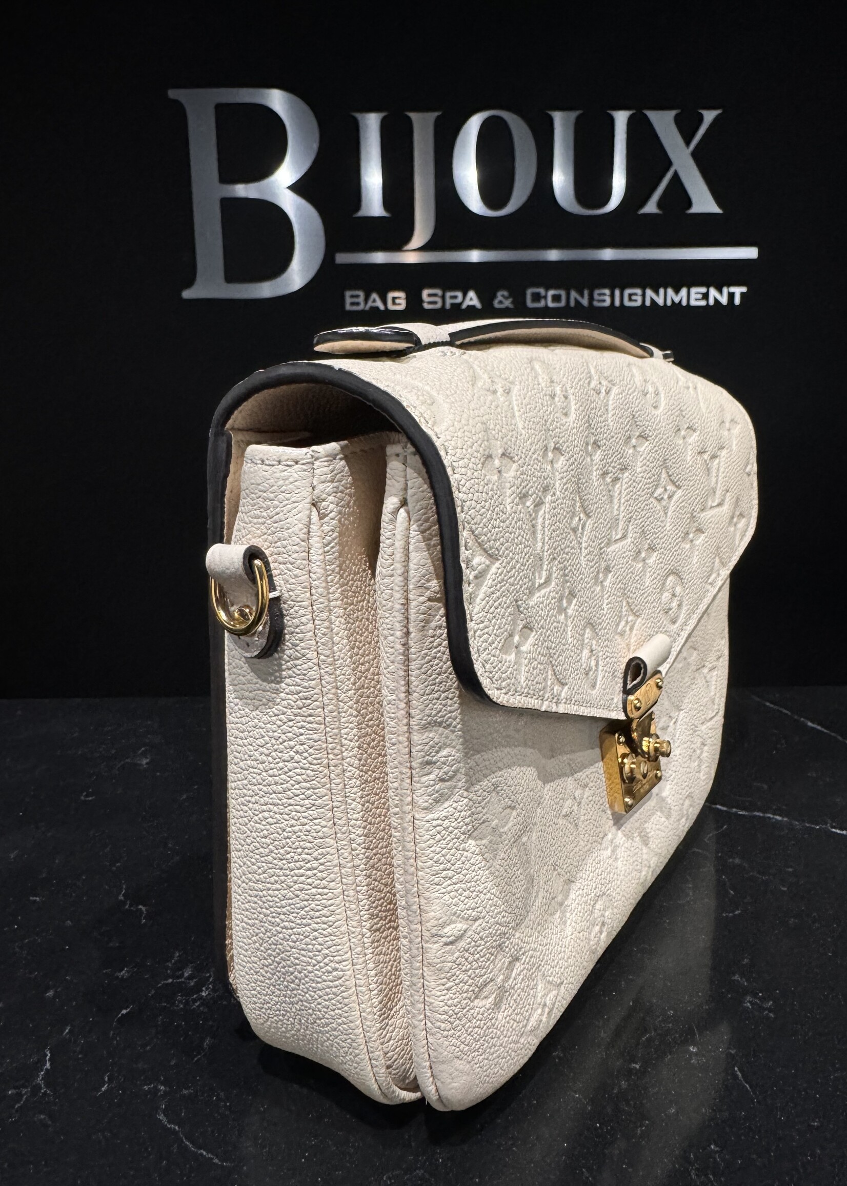 Louis Vuitton SOLD - Louis Vuitton Pochette Metis