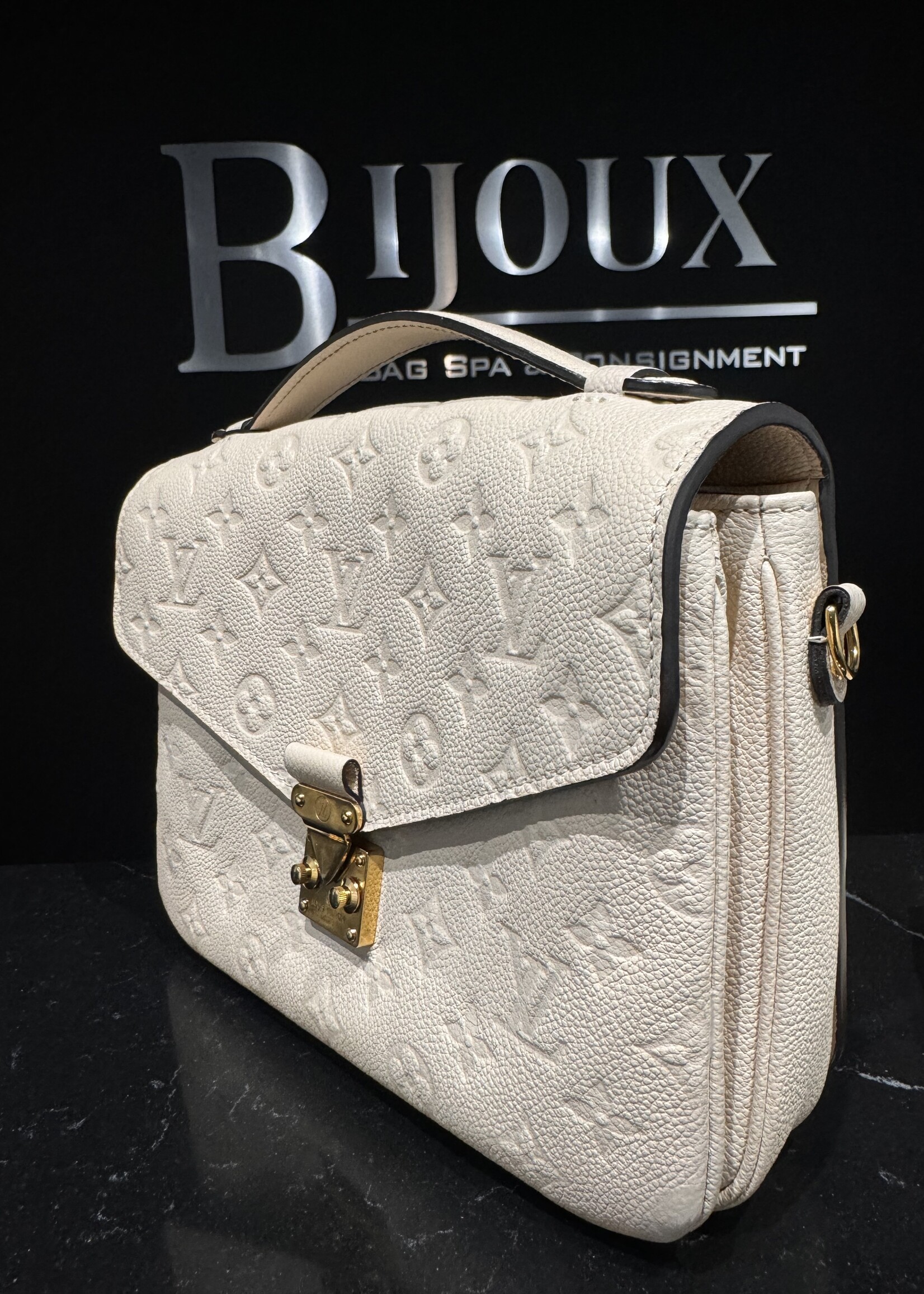 Louis Vuitton SOLD - Louis Vuitton Pochette Metis