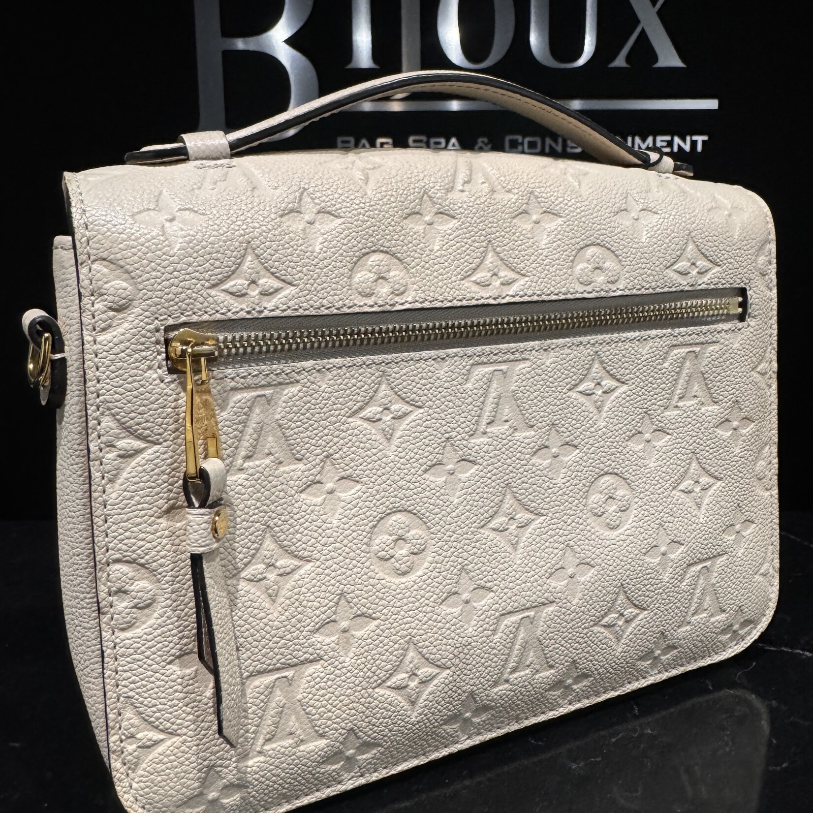 Louis Vuitton SOLD - Louis Vuitton Pochette Metis