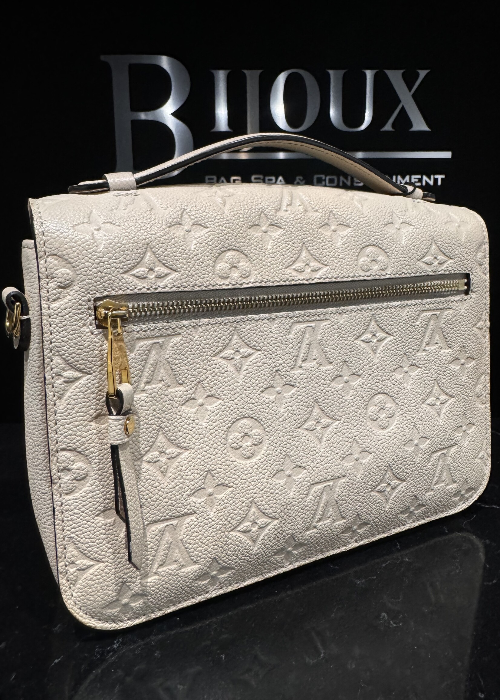 Louis Vuitton SOLD - Louis Vuitton Pochette Metis