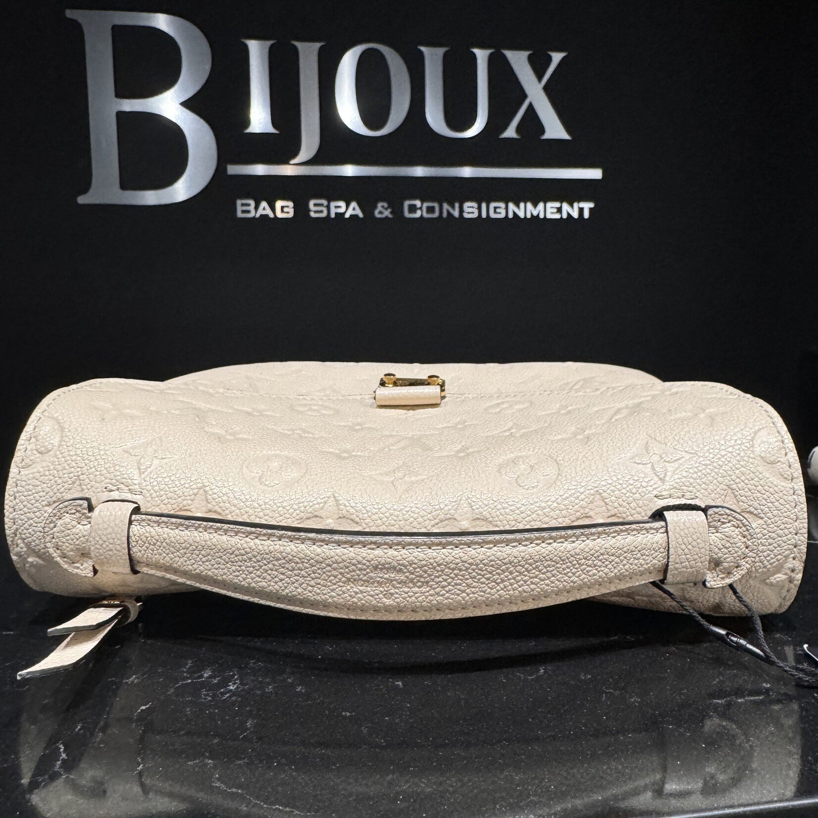 Louis Vuitton SOLD - Louis Vuitton Pochette Metis