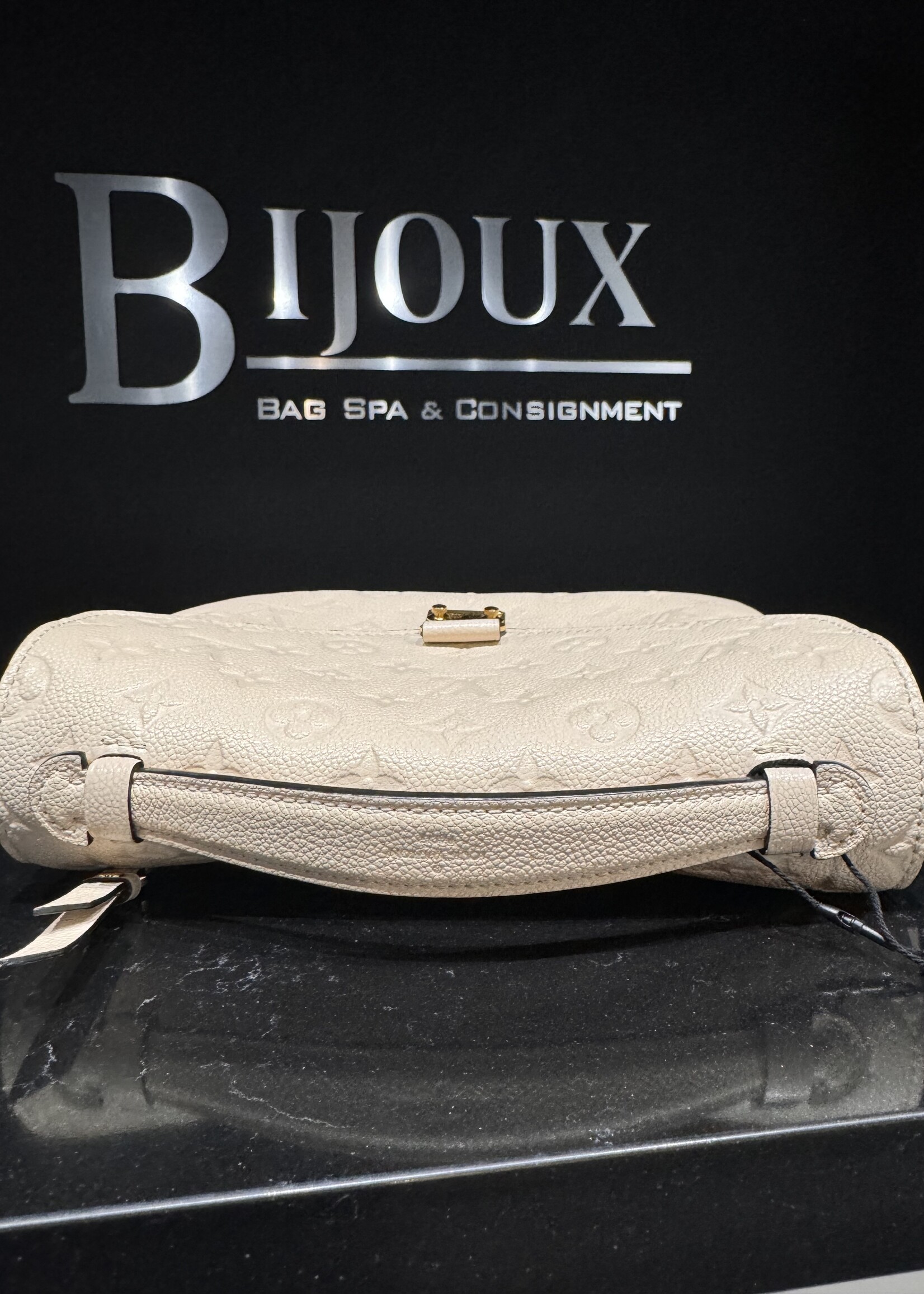 Louis Vuitton SOLD - Louis Vuitton Pochette Metis